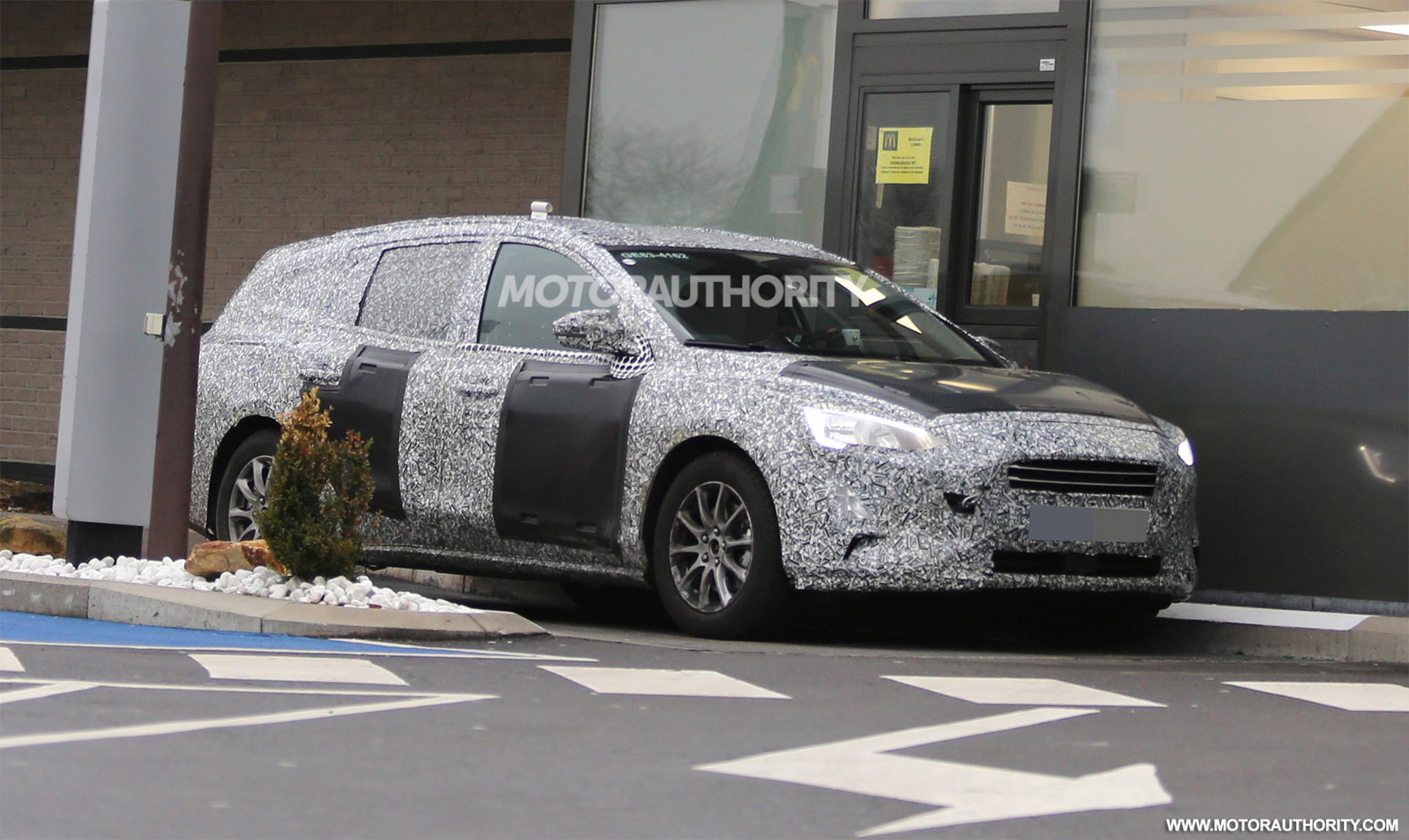 2019 Ford Focus Wagon spy shots and video