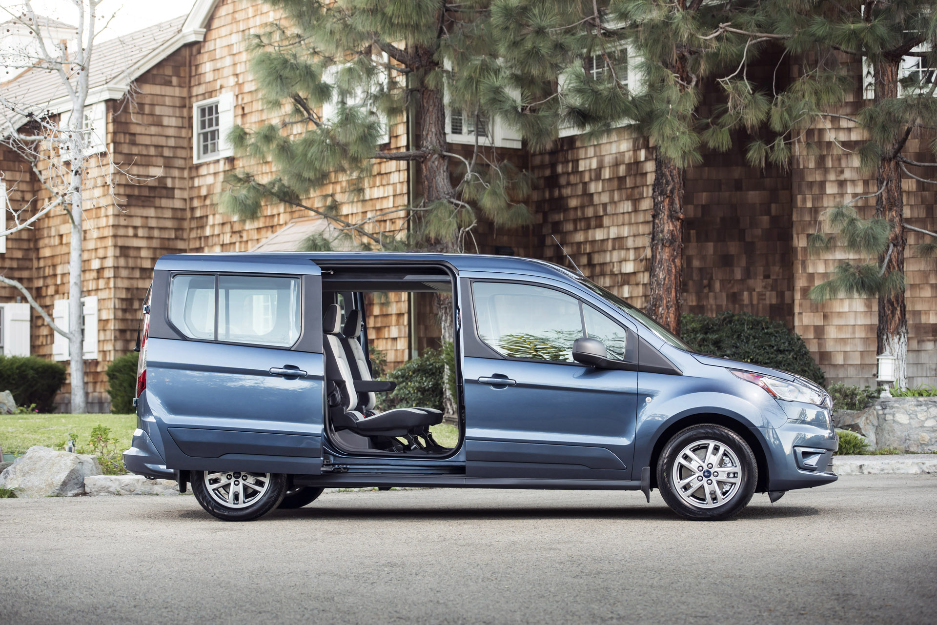 2019 Ford Transit Connect Wagon gets "EcoBlue" diesel option, no hybrid