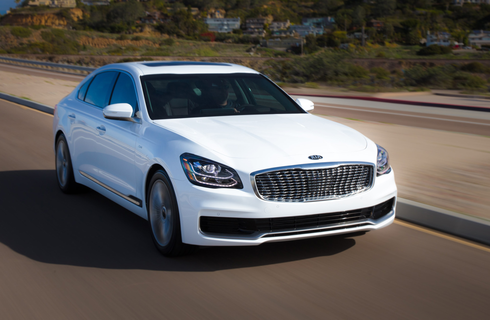 19 Kia K900 Review Ratings Specs Prices And Photos The Car Connection