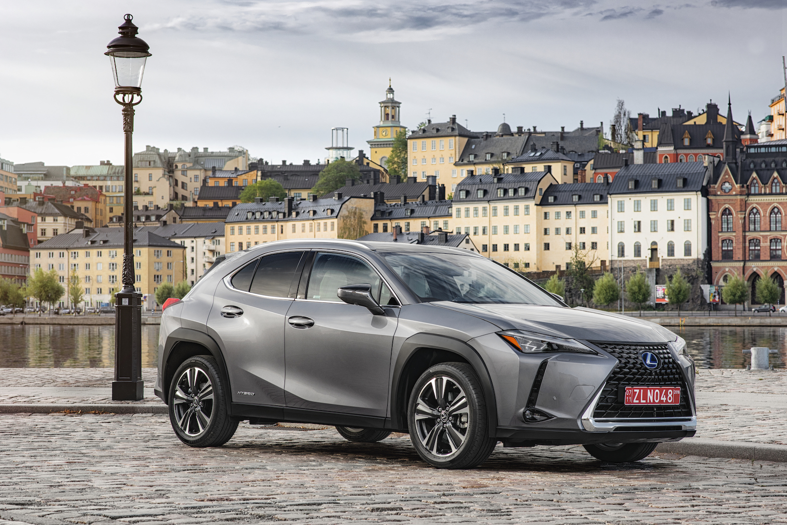 Updated Lexus Ux Headlights Earn Top Safety Pick From Iihs