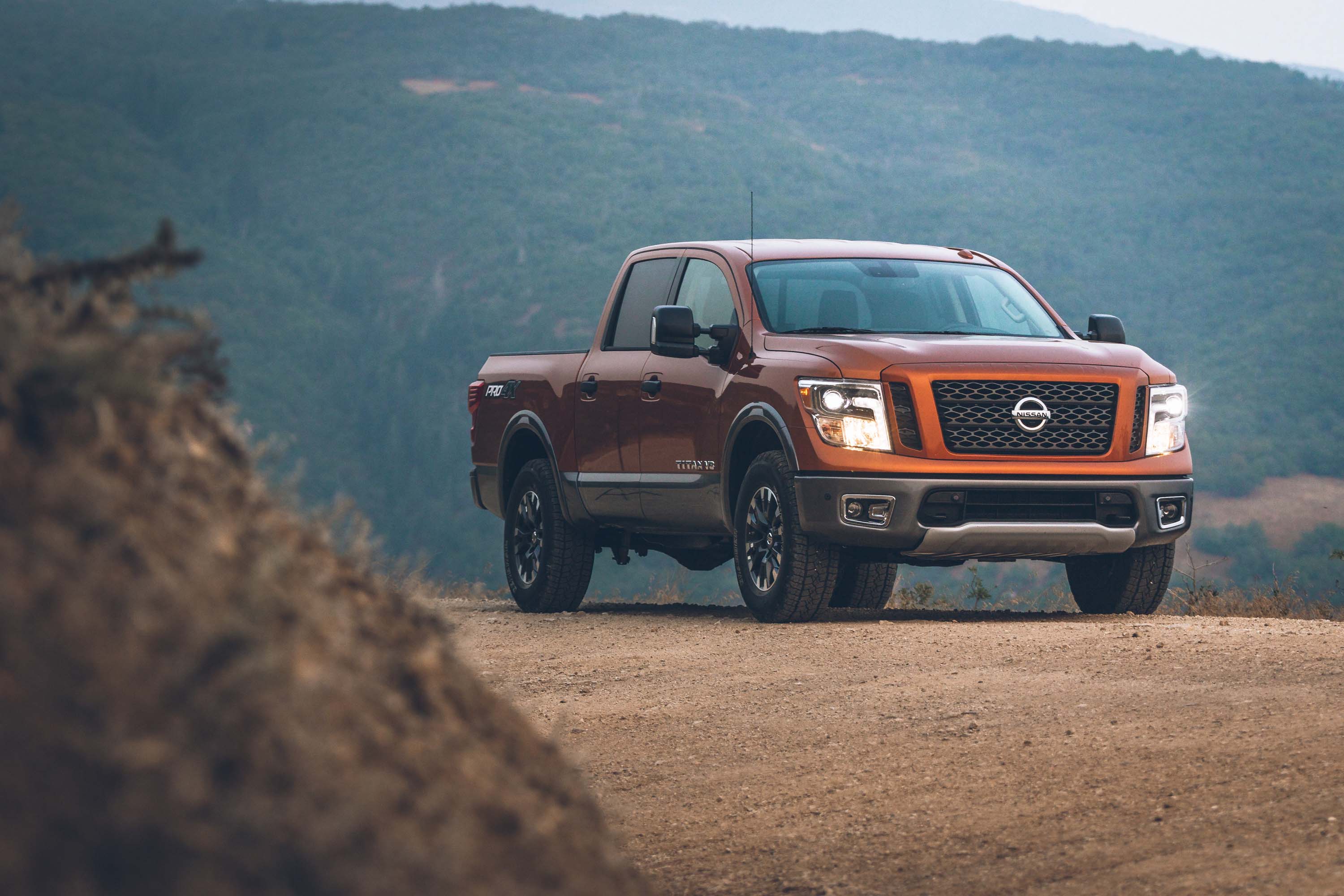 2019 nissan titan_100672700_h