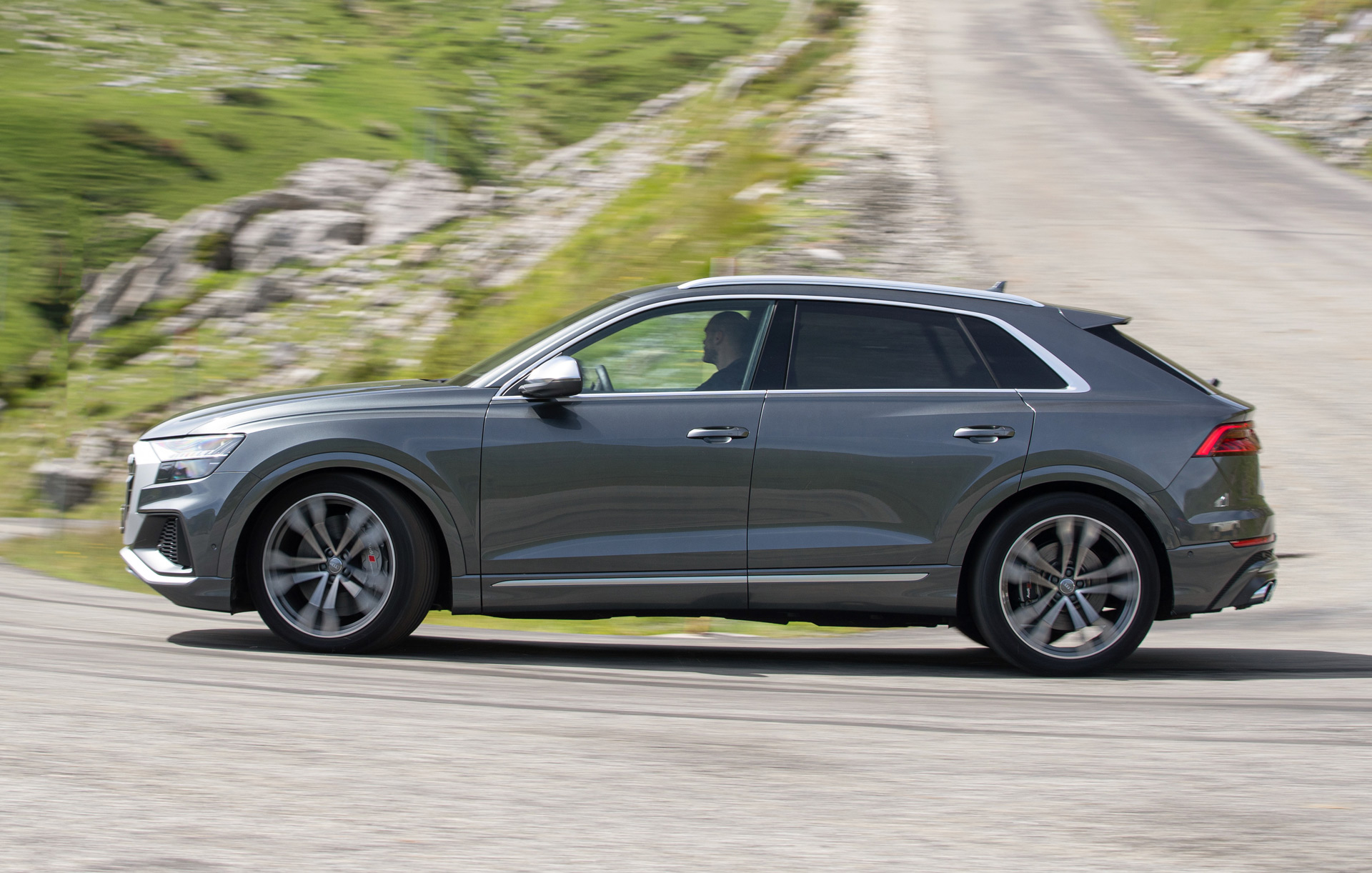 2020 audi sq8 2021 jaguar fpace 2022 vw arteon shooting