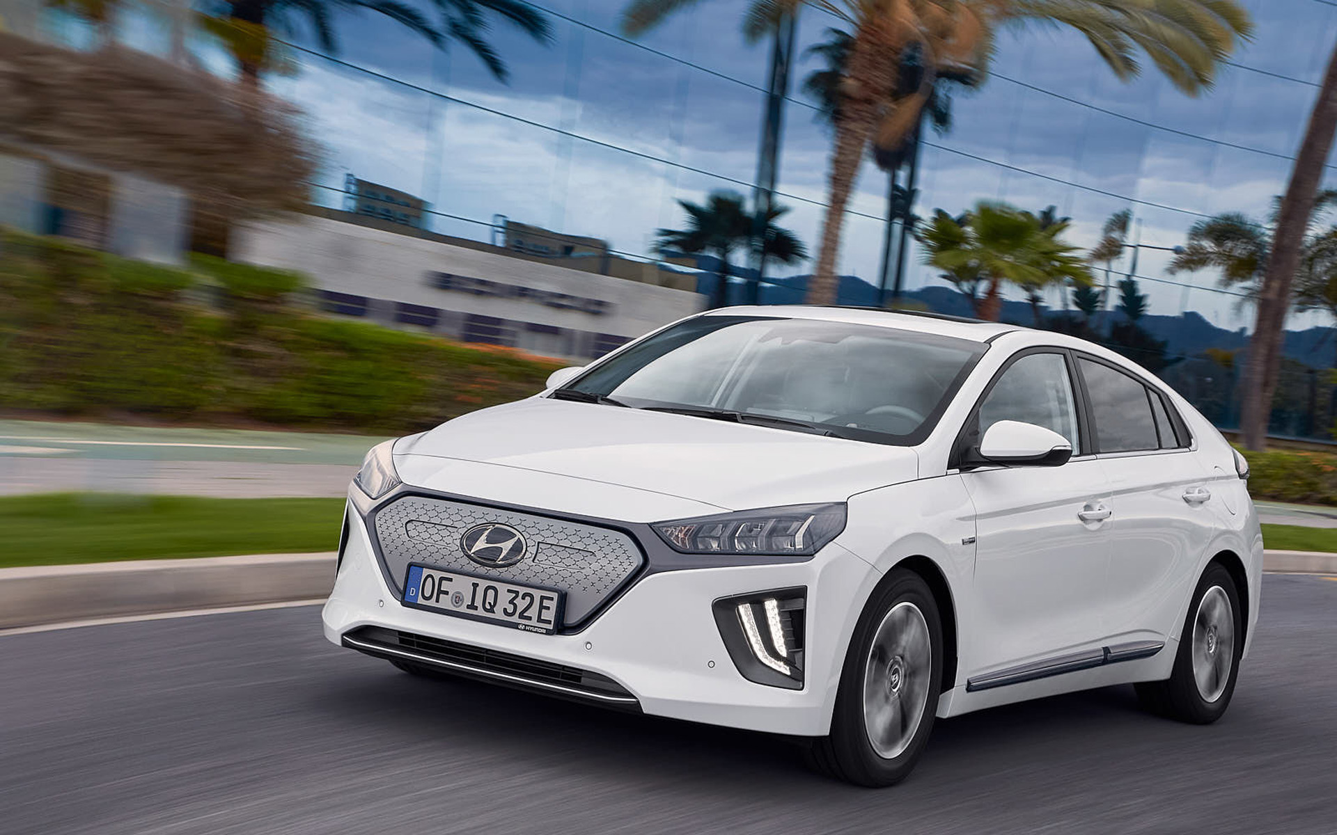 2020 Hyundai Ioniq Electric Gets More Range And Power Faster Charging 