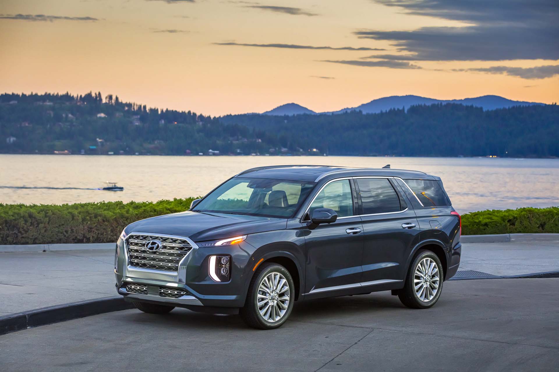 2020 Hyundai Palisade Vs 2020 Chevrolet Tahoe Compare