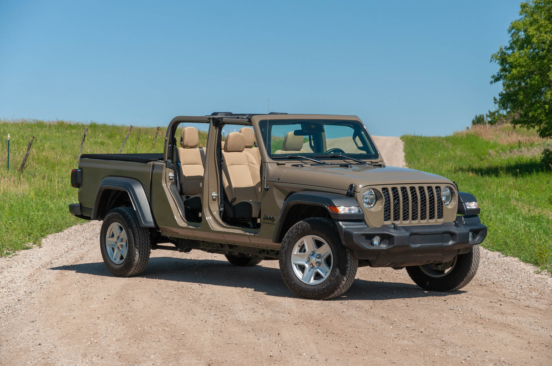 Review Update Jeep Gladiator Sport Makes For A More Useful Wrangler
