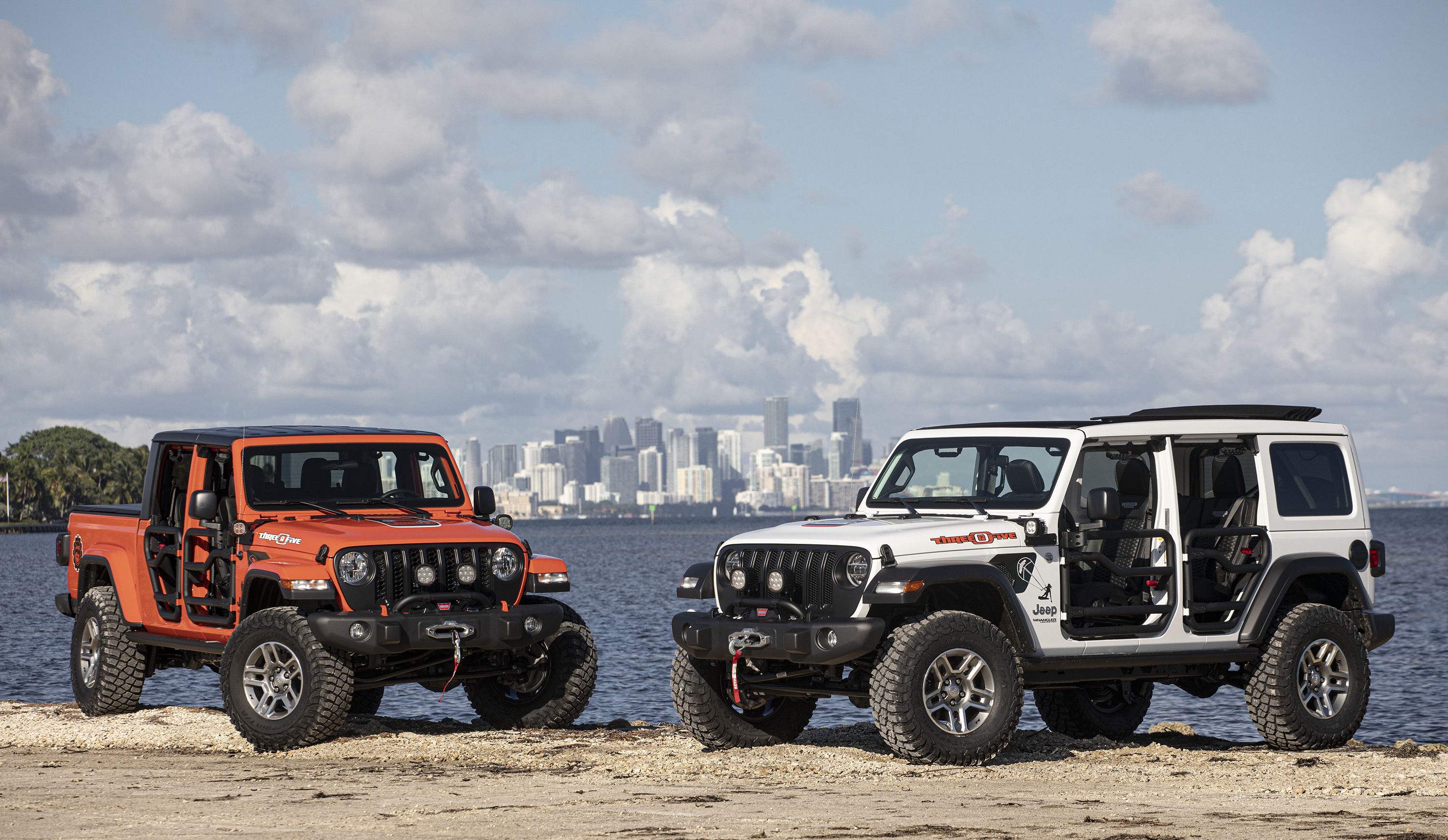 2020 Jeep Gladiator vs. 2020 Jeep Wrangler: Compare Trucks