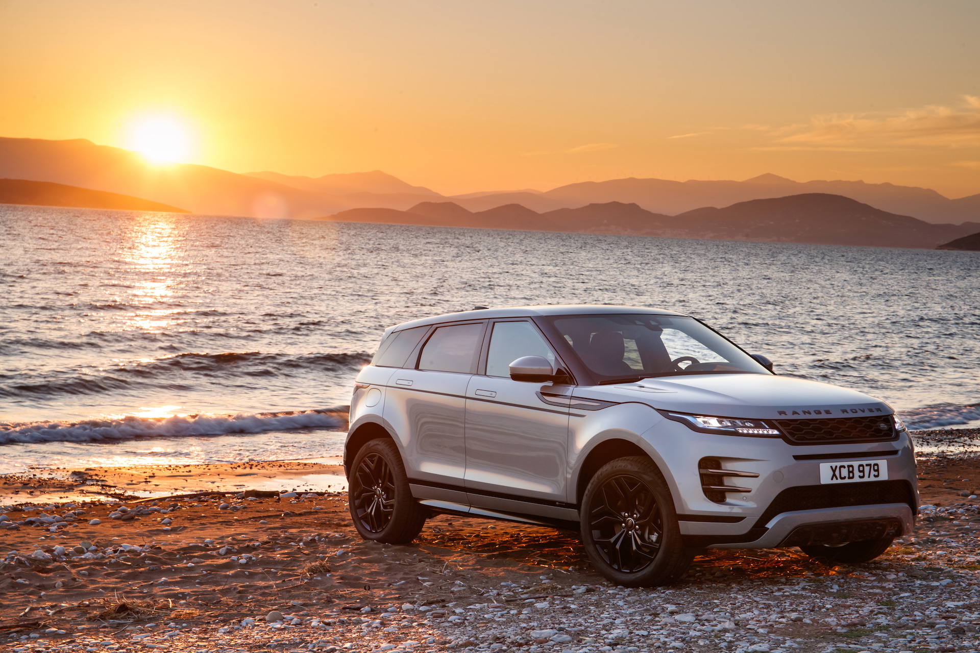 2020 Land Rover Range Rover Evoque Review Ratings Specs Prices And Photos The Car Connection