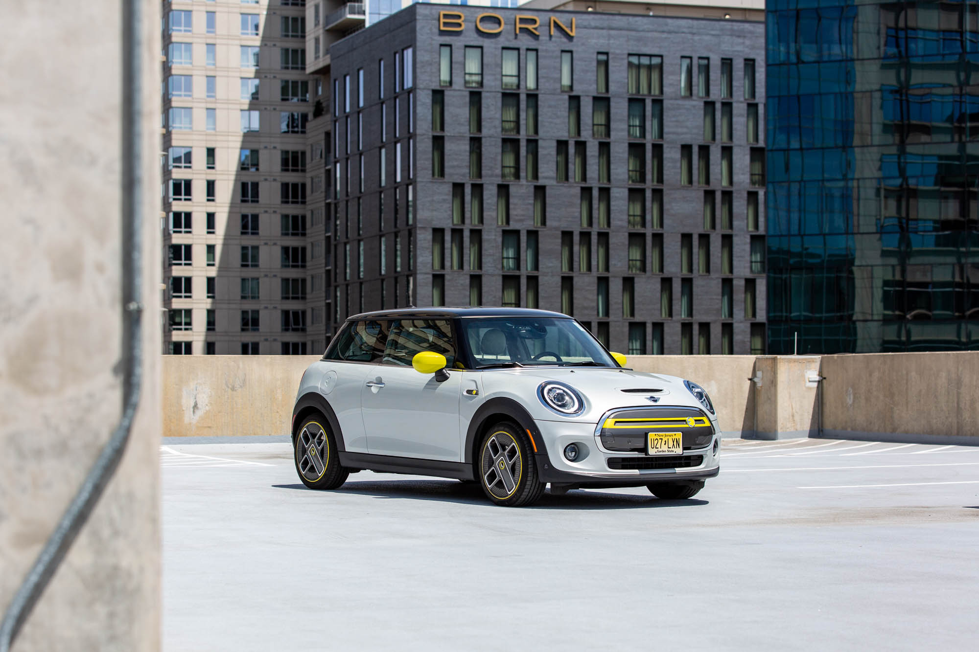 First Drive Review The 2020 Mini Cooper Se Electric Car Realigns