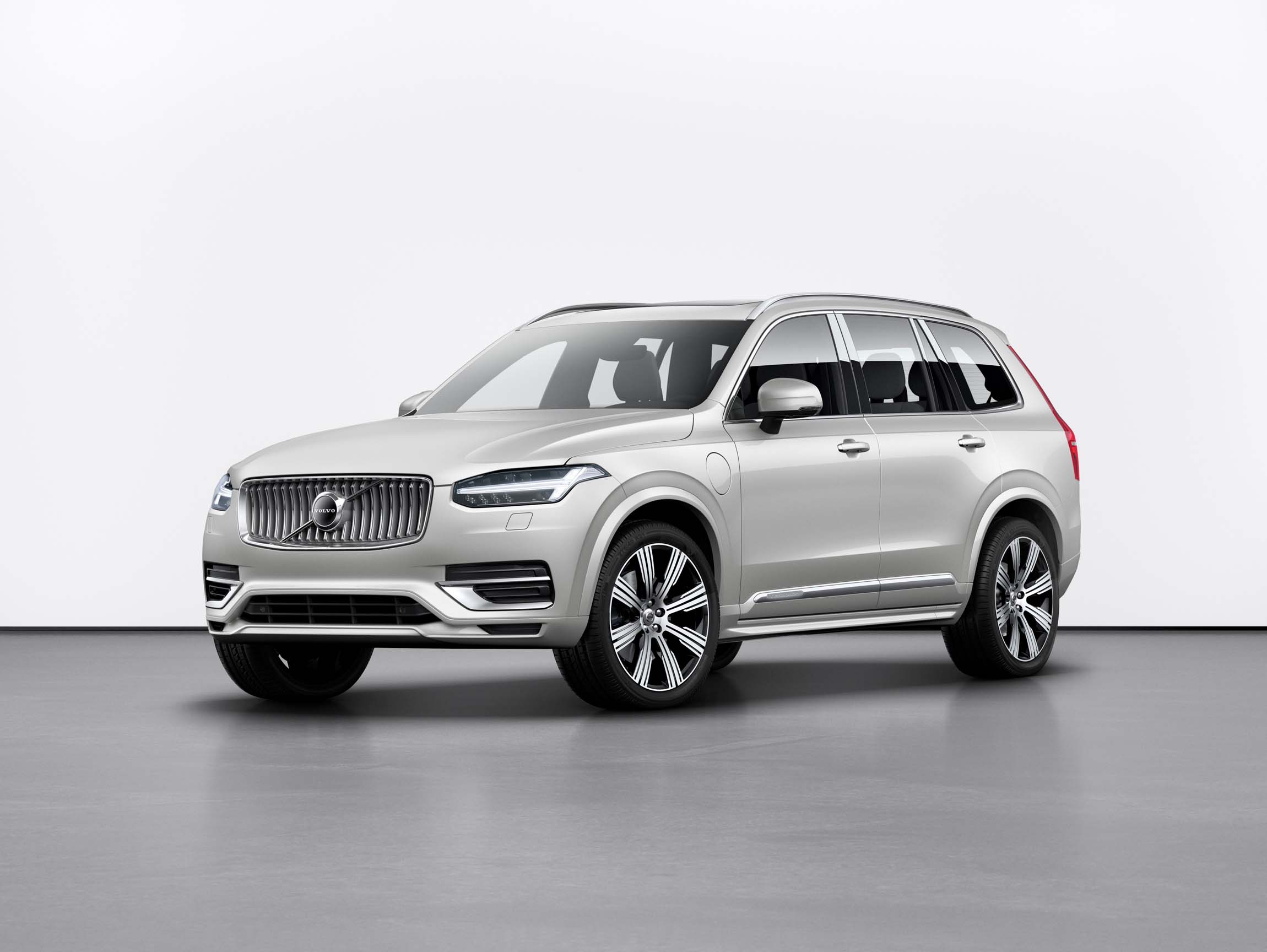 Volvo Xc90 Xc60 T8 Plug In Hybrids Add Electric Miles For 2020