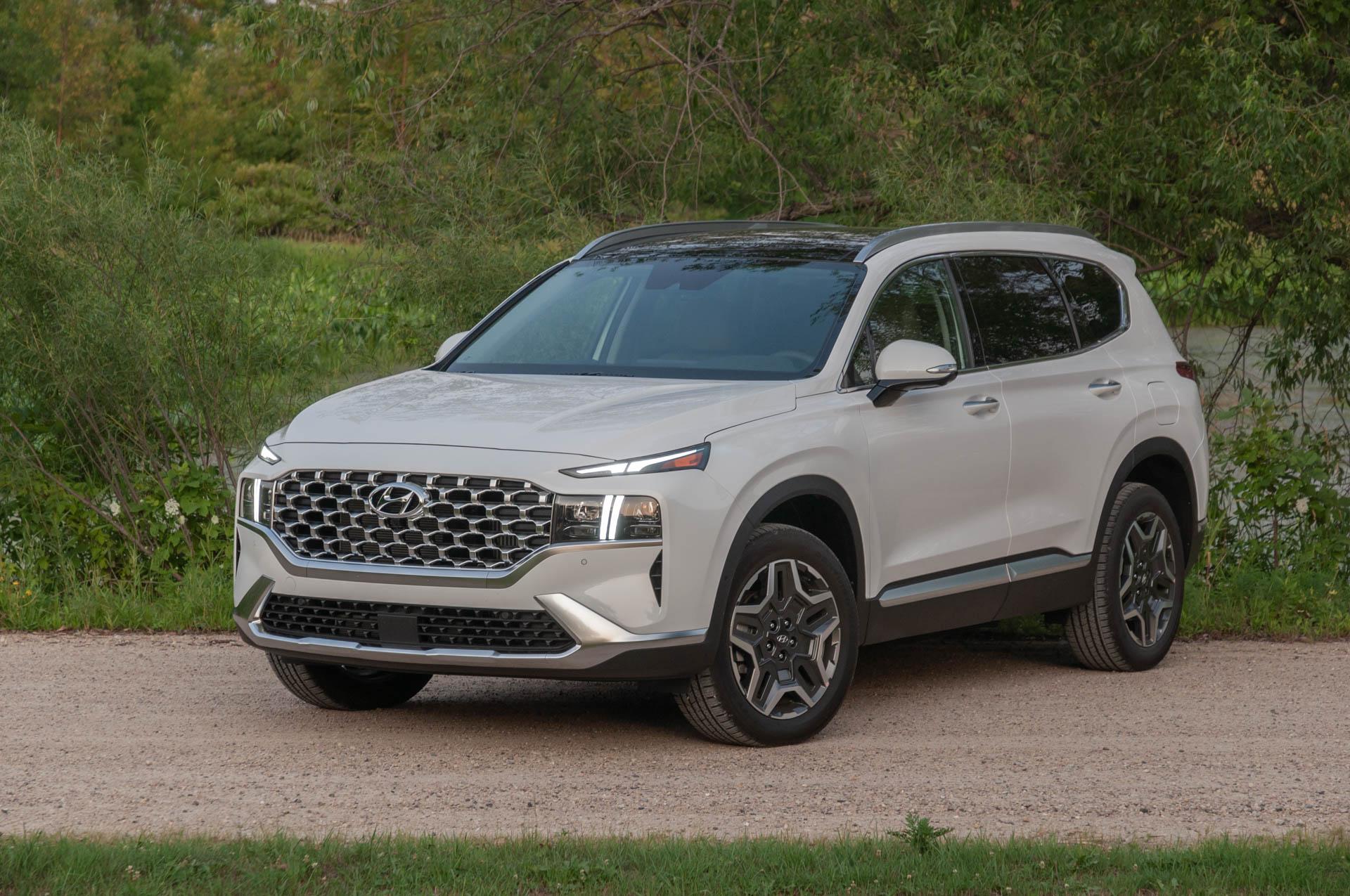 2021 Hyundai Santa Fe Hybrid finds a new middle ground for efficient 