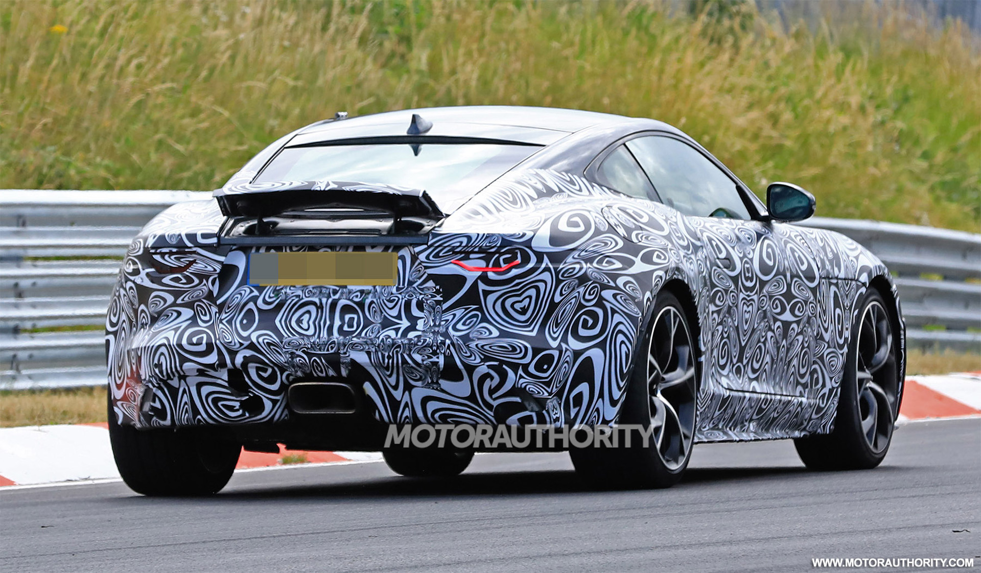 2021 Jaguar F-Type spy shots and video