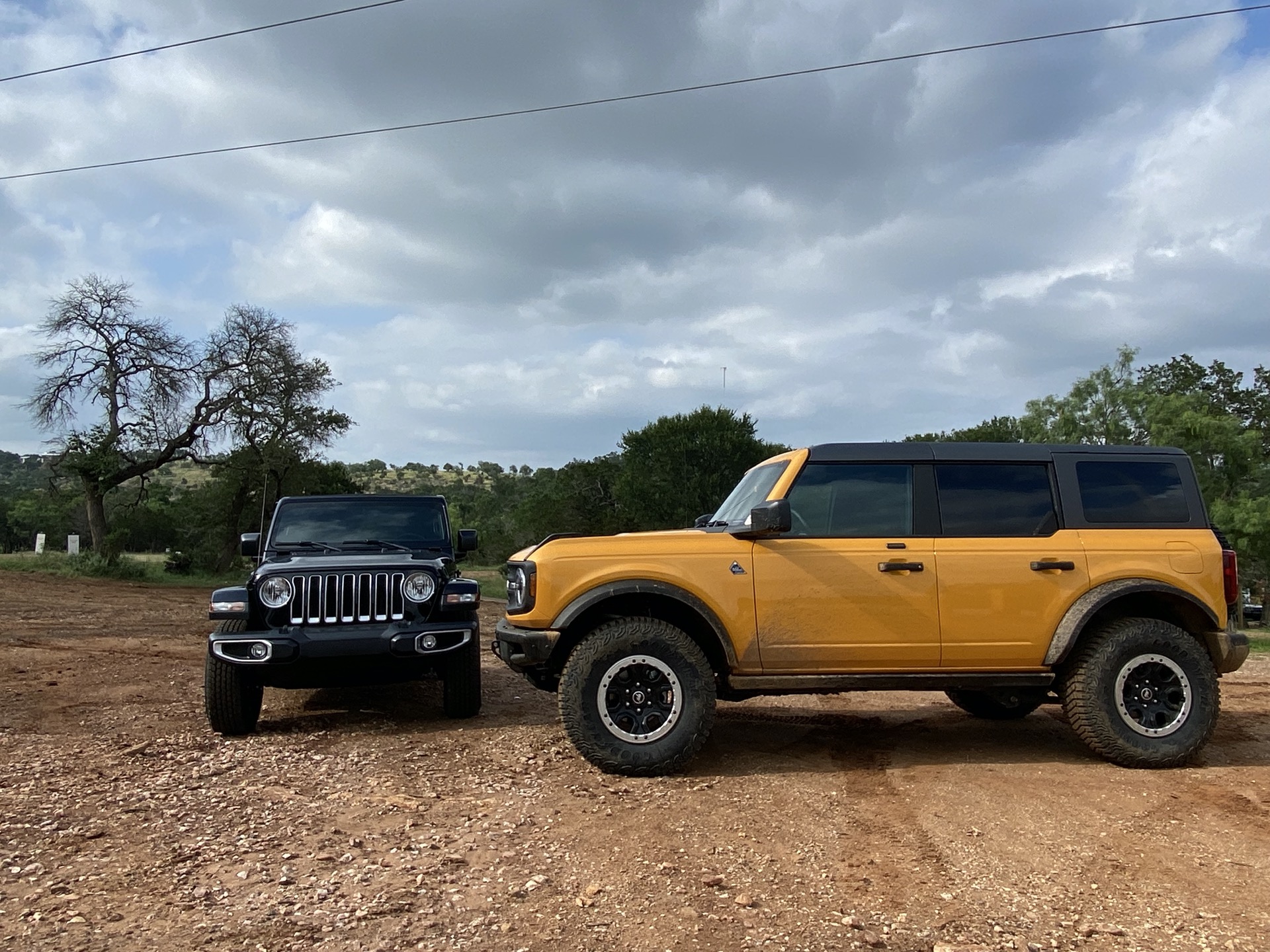 Bronco vs. Wrangler, 2021 Ford Bronco tested, Tesla owner sues over  supercharging: What's New @ The Car Connection
