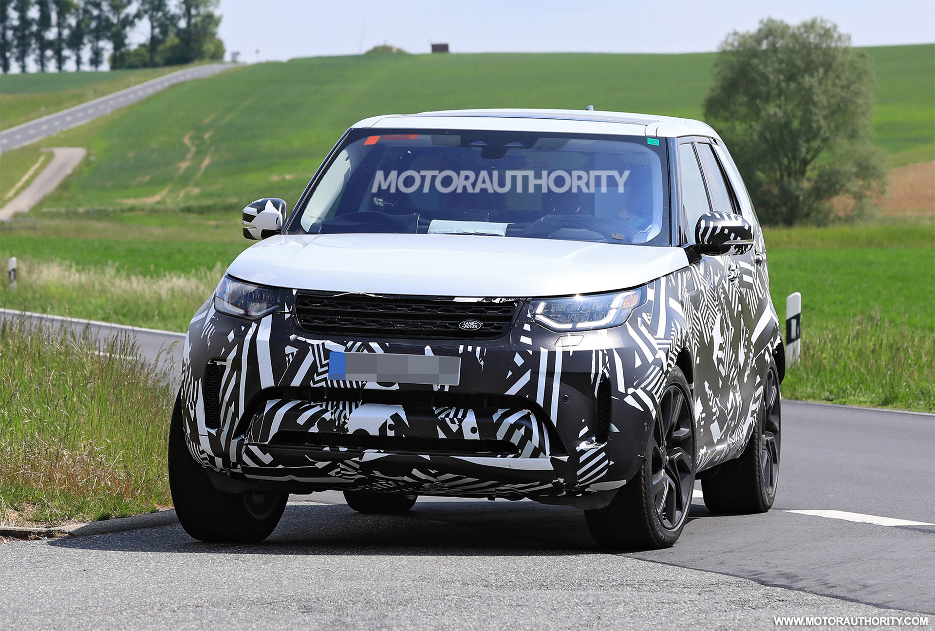 10 Land Rover Discovery spy shots
