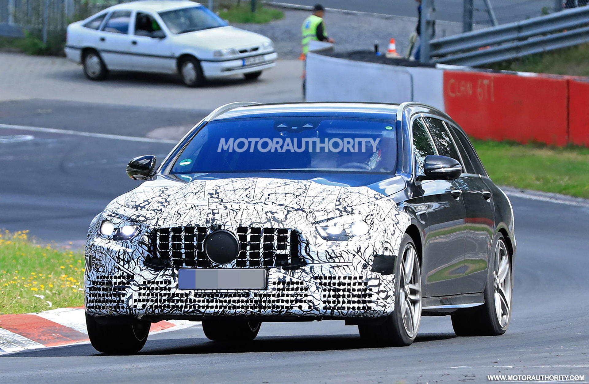 2020 - [Mercedes-Benz] Classe E restylée  - Page 2 2021-mercedes-amg-e63-wagon-facelift-spy-shots--photo-credit-s-baldauf-sb-medien_100711680_h