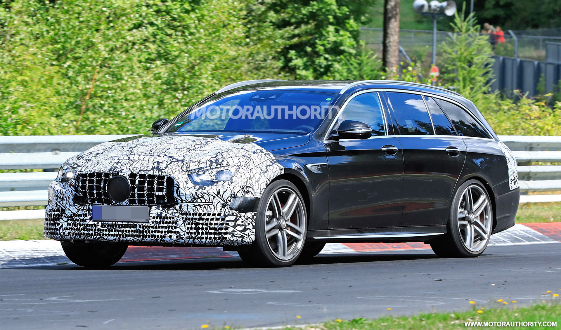 2020 - [Mercedes-Benz] Classe E restylée  - Page 2 2021-mercedes-amg-e63-wagon-facelift-spy-shots--photo-credit-s-baldauf-sb-medien_100711681_h