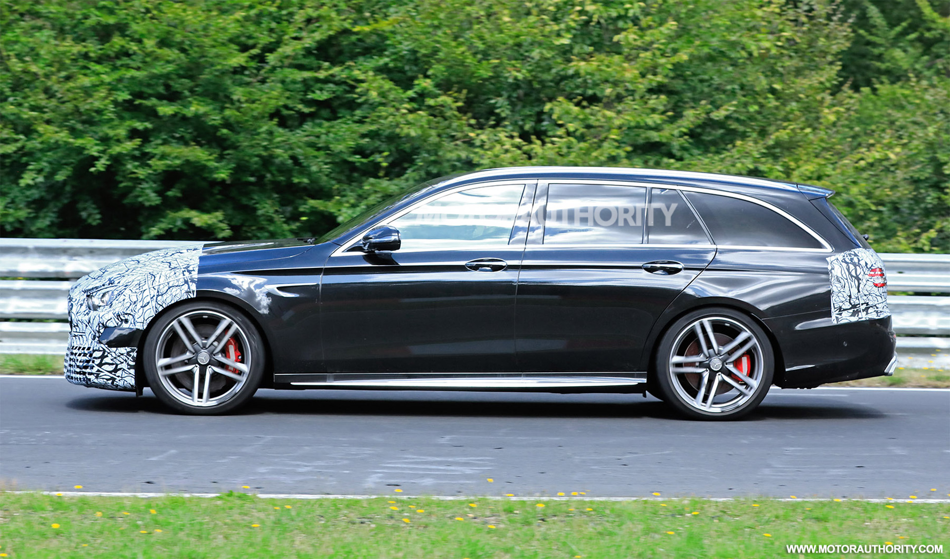 2020 - [Mercedes-Benz] Classe E restylée  - Page 2 2021-mercedes-amg-e63-wagon-facelift-spy-shots--photo-credit-s-baldauf-sb-medien_100711683_h