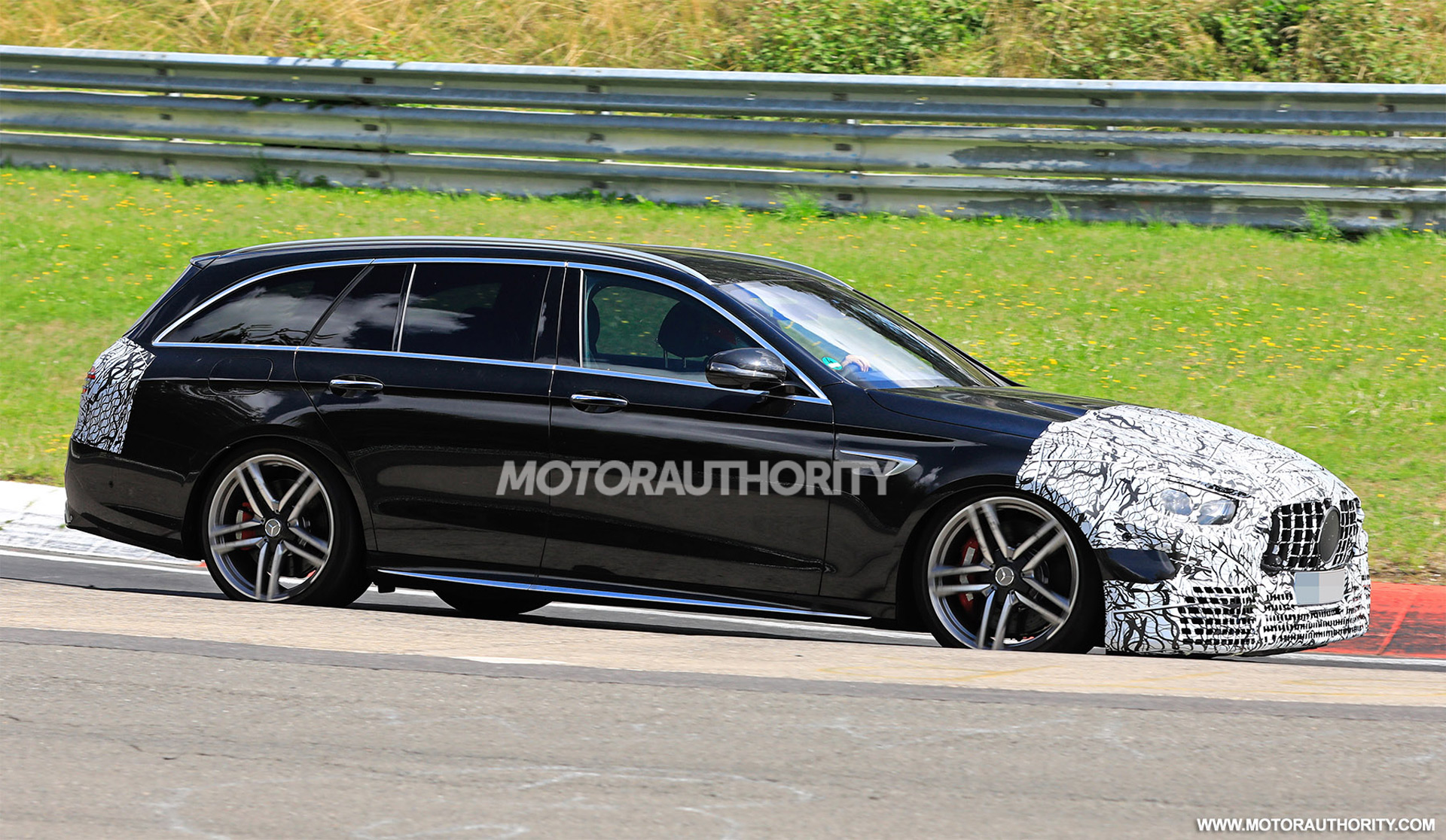 2020 - [Mercedes-Benz] Classe E restylée  - Page 2 2021-mercedes-amg-e63-wagon-facelift-spy-shots--photo-credit-s-baldauf-sb-medien_100711688_h