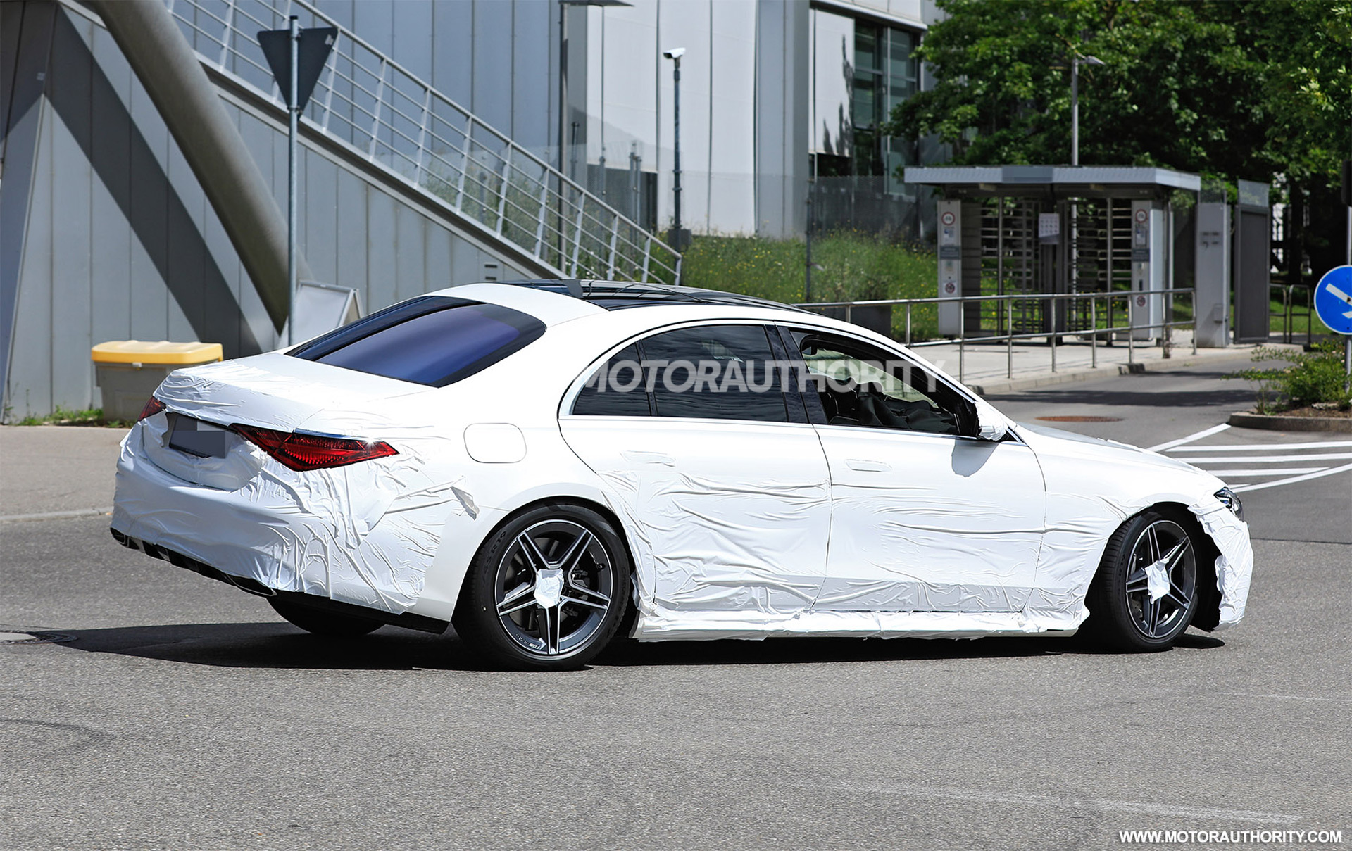 2020 - [Mercedes-Benz] Classe S - Page 15 2021-mercedes-benz-s-class-spy-shots--photo-credits-baldauf-sb-medien_100752647_h