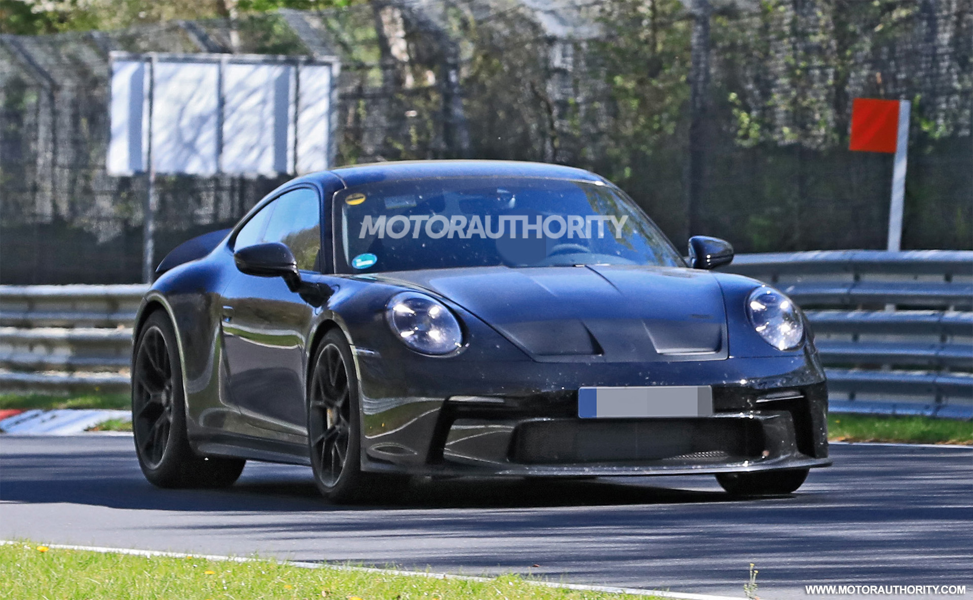 2021 Porsche 911 GT3 Touring spy shots and video