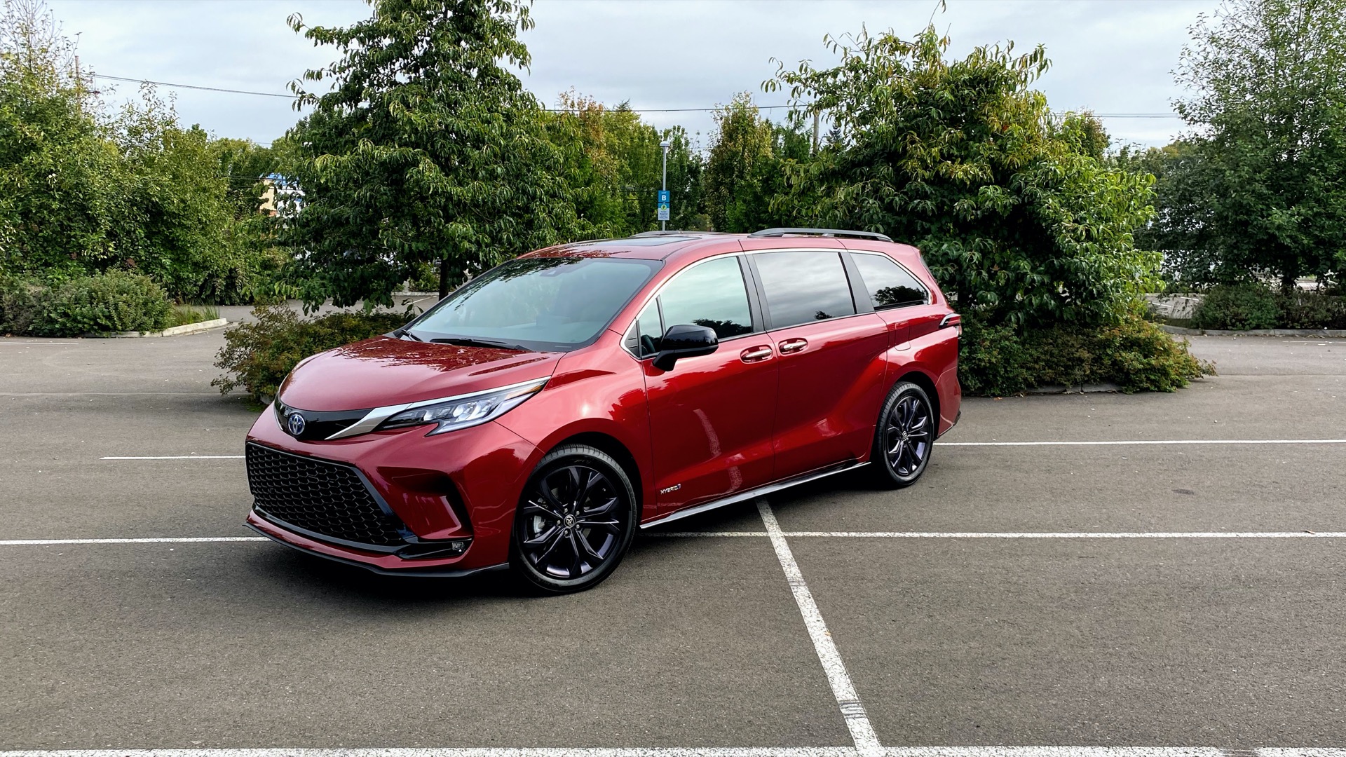 2021 Toyota Sienna first drive: 36 mpg and design flair make the