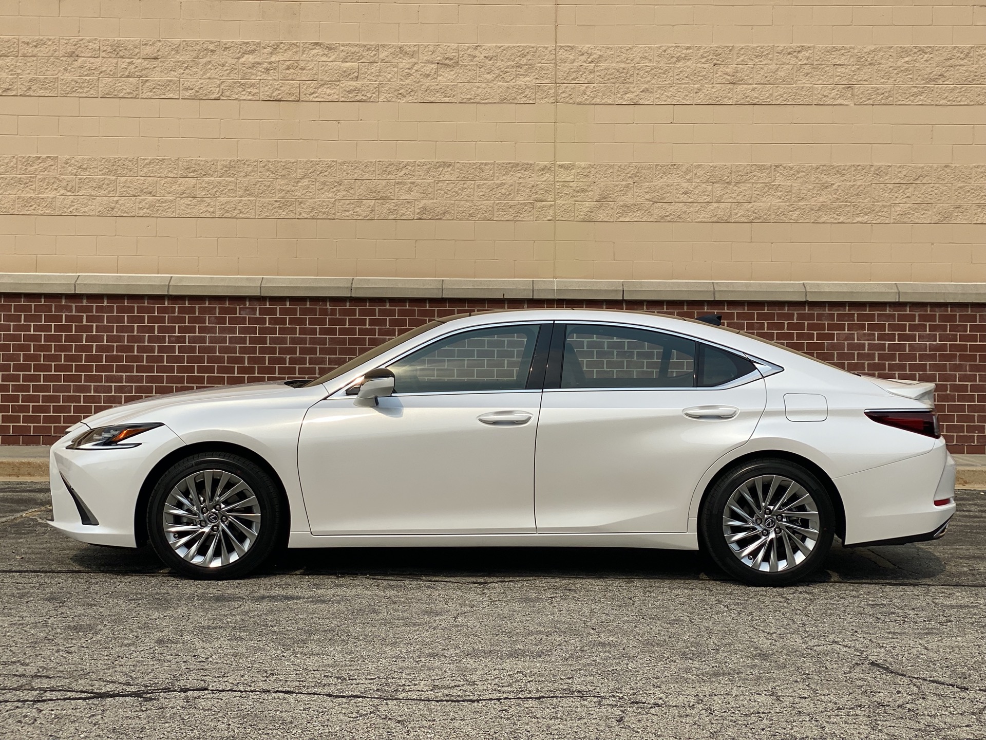 The 2023 Lexus ES 350 Redesign provides a neat attractive and contemporary ...