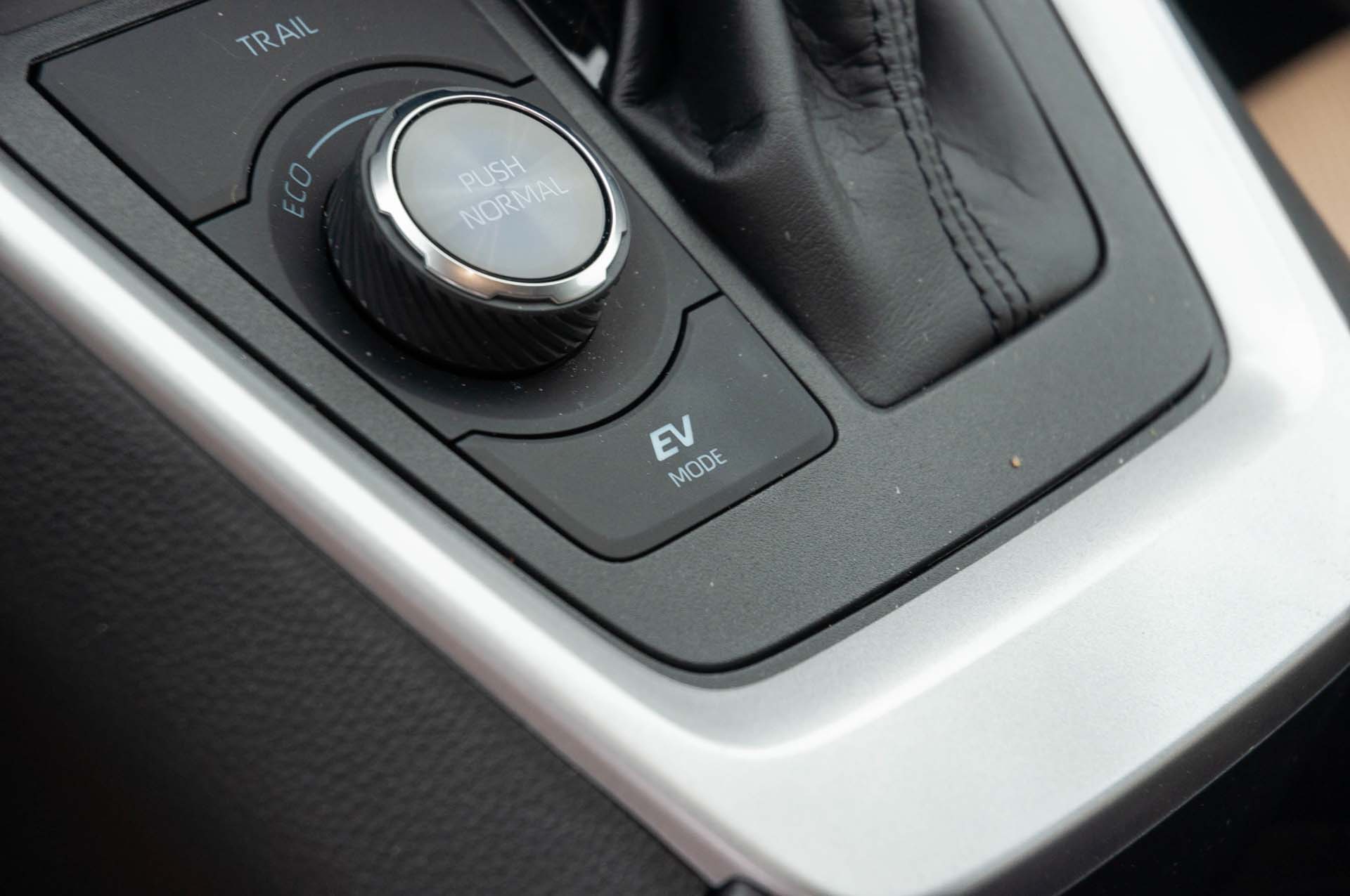 Right here’s the best way to get extra mpg out of your Toyota hybrid ...