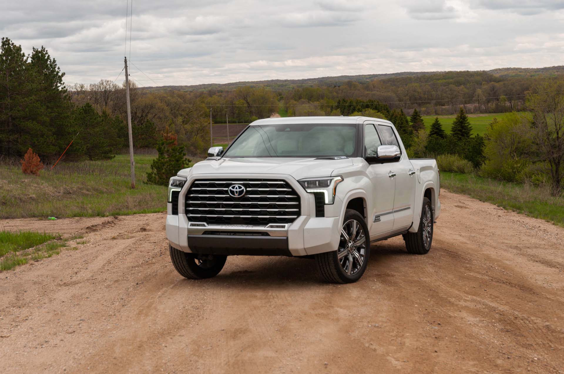 Review The 2022 Toyota Tundra Capstone plays follow the leader