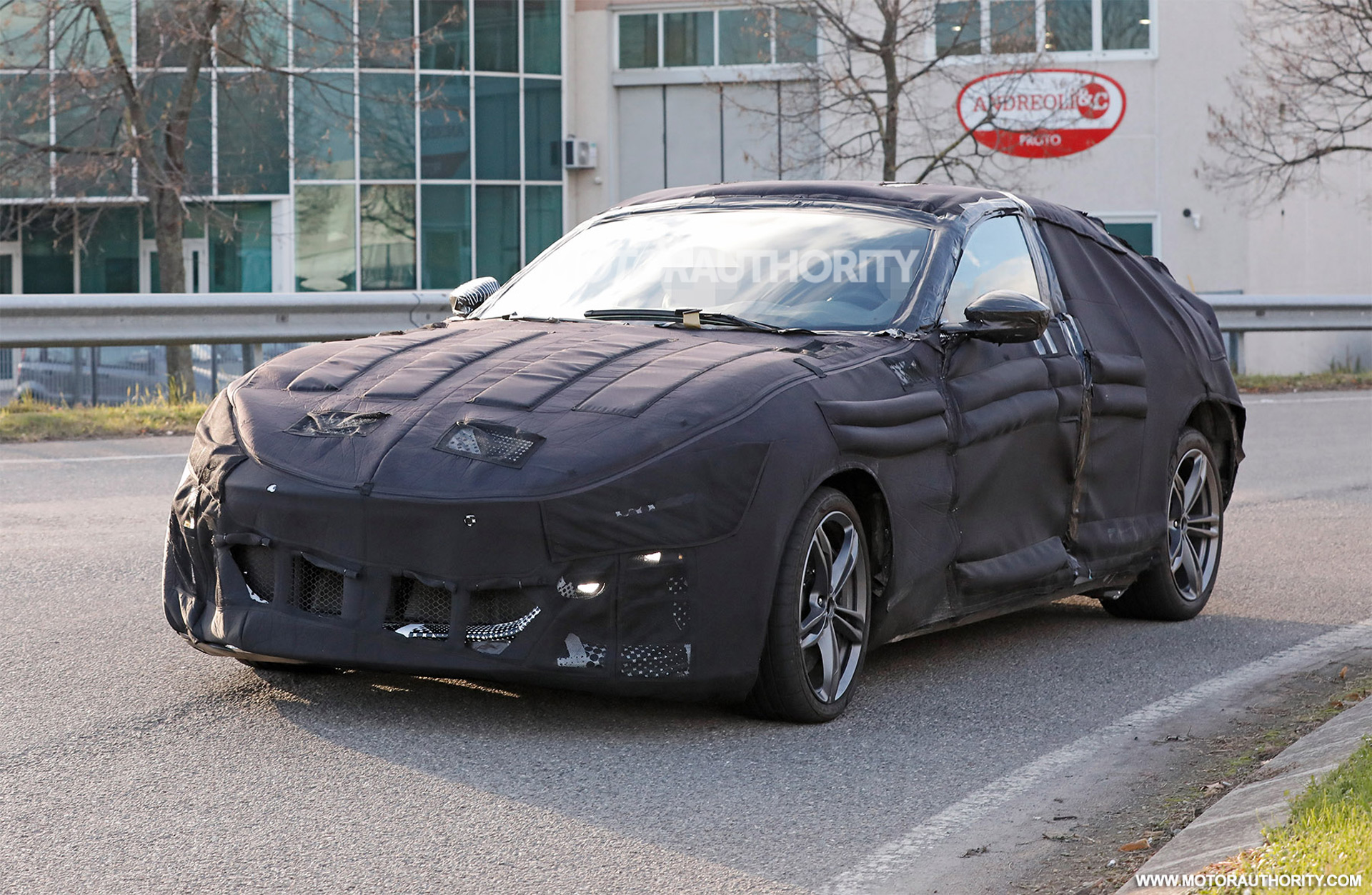 Fotos espía del Ferrari Purosangue 2023 - Crédito de la foto: S. Baldauf/SB-Medien
