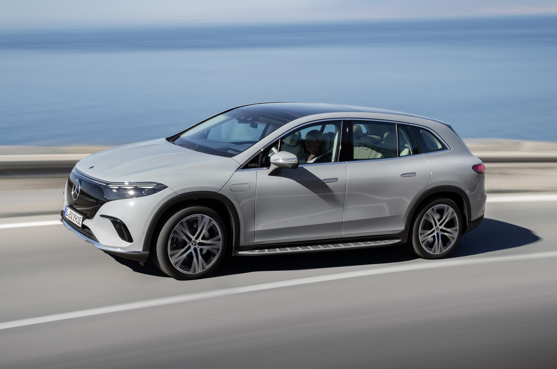 2023 MercedesBenz EQS SUV costs 105,550, offers up to 305 miles of range