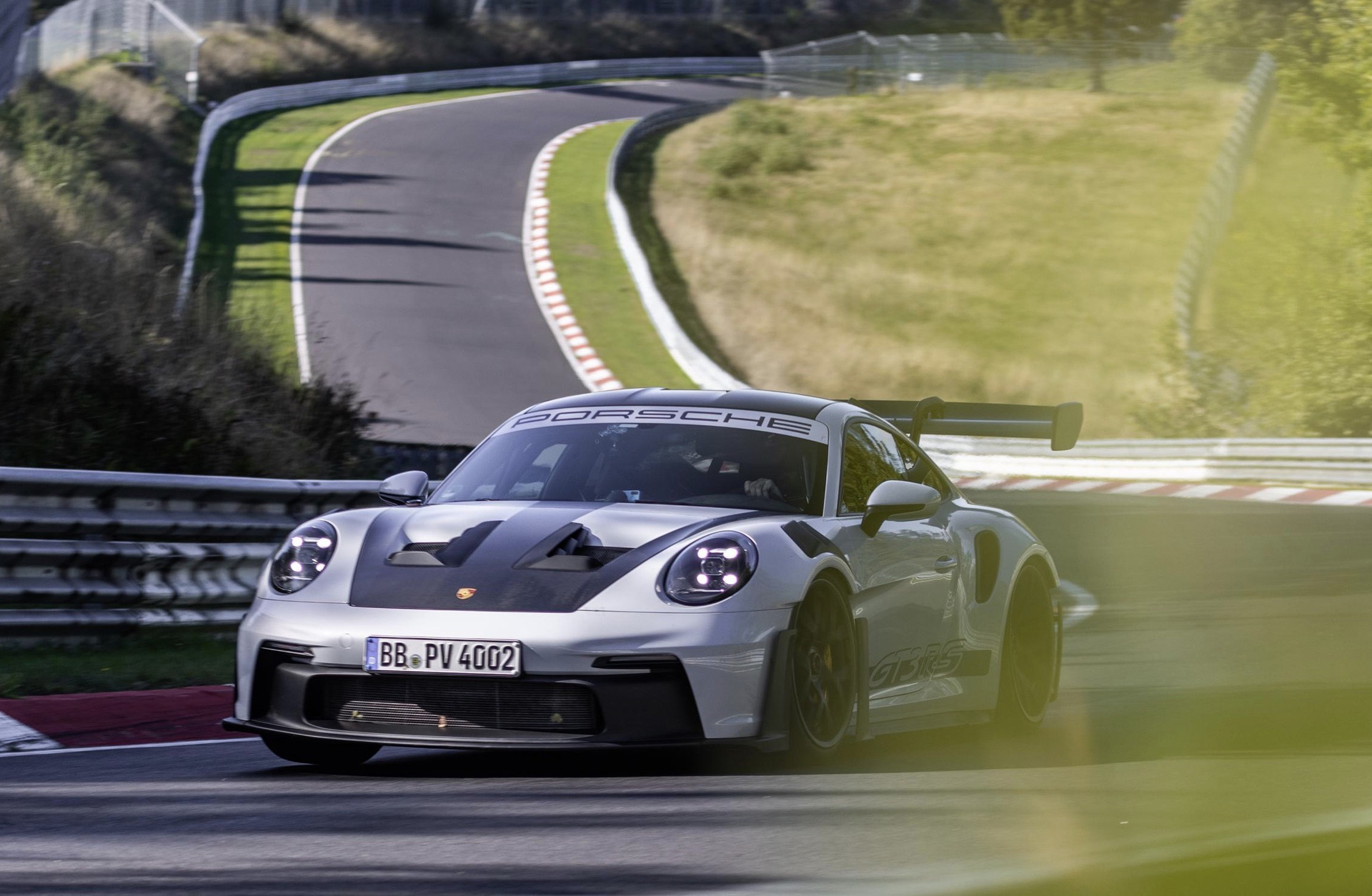 Watch the 2023 Porsche 911 GT3 RS lap the ‘Ring in 6:49 Auto Recent