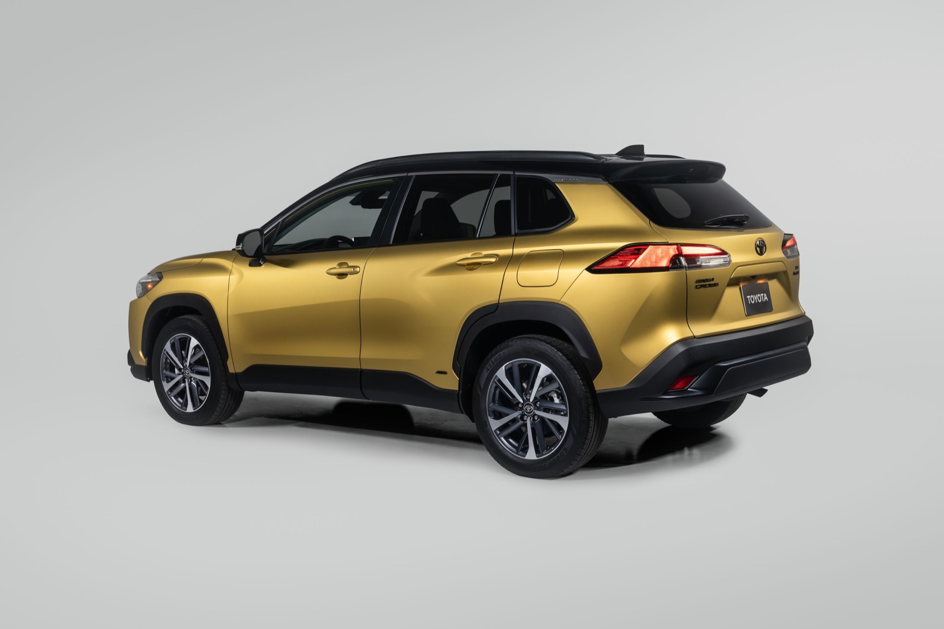 2023 Toyota Corolla Cross Hybrid revealed: 37-mpg crossover will be ...