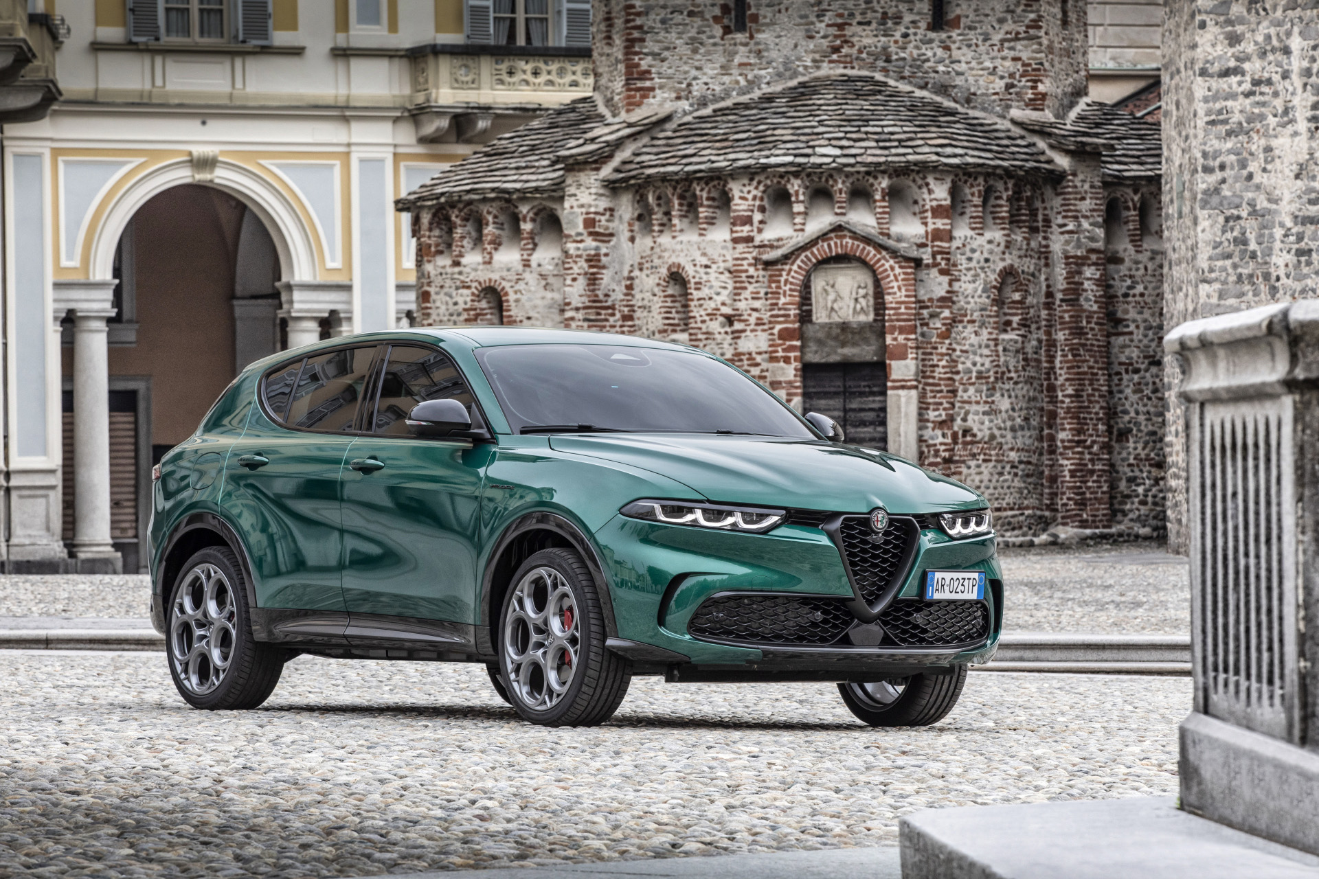 2024 Alfa Romeo Tonale PHEV rated at 33 electrical miles—and 29 mpg