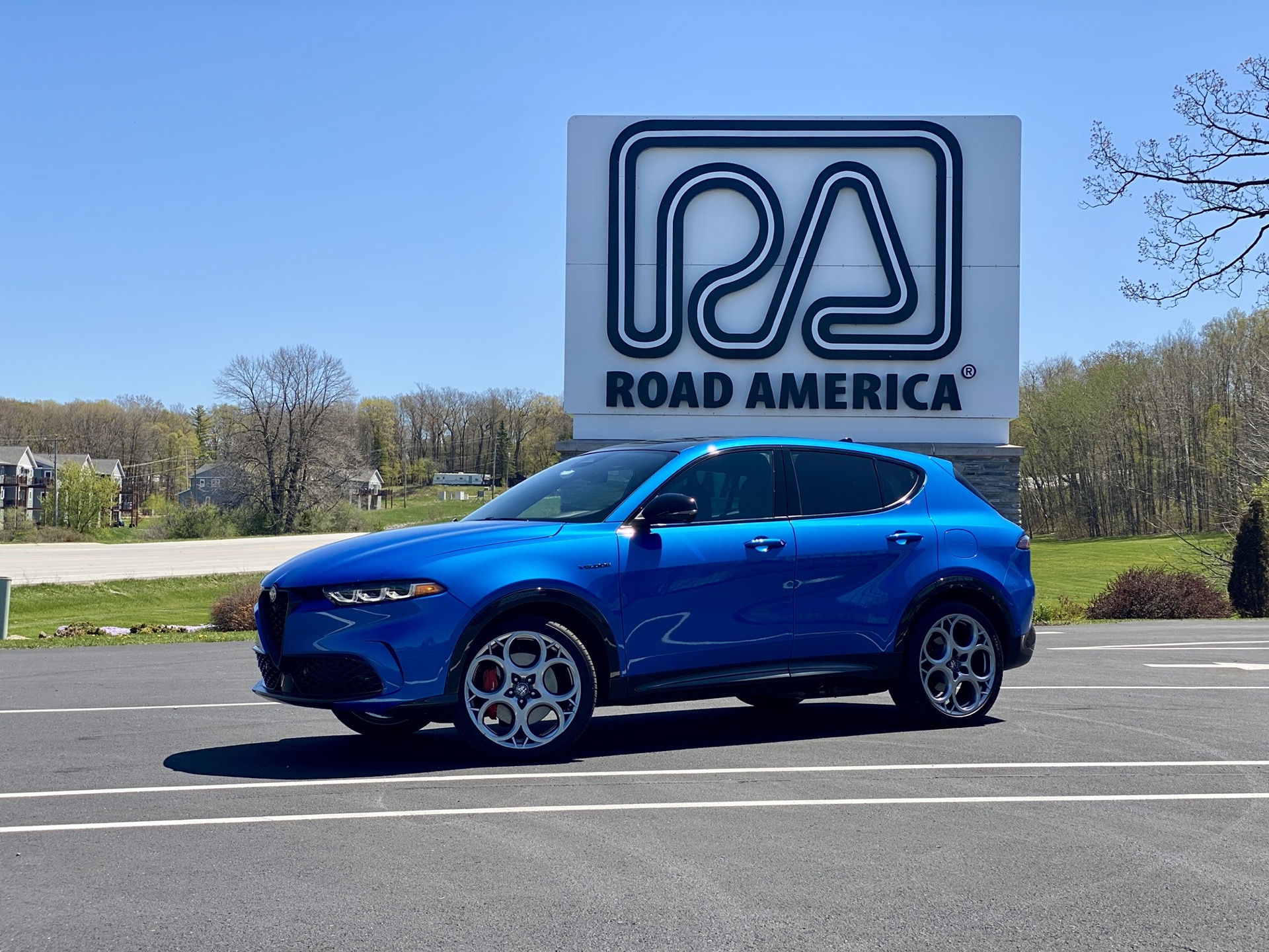 Alfa Romeo Tonale vs. Dodge Hornet: Compare Crossover SUVs