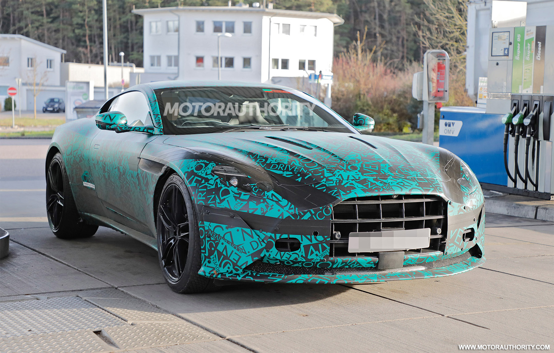 2024 Aston Martin DB11 facelift spy shots - Photo credit: Baldauf