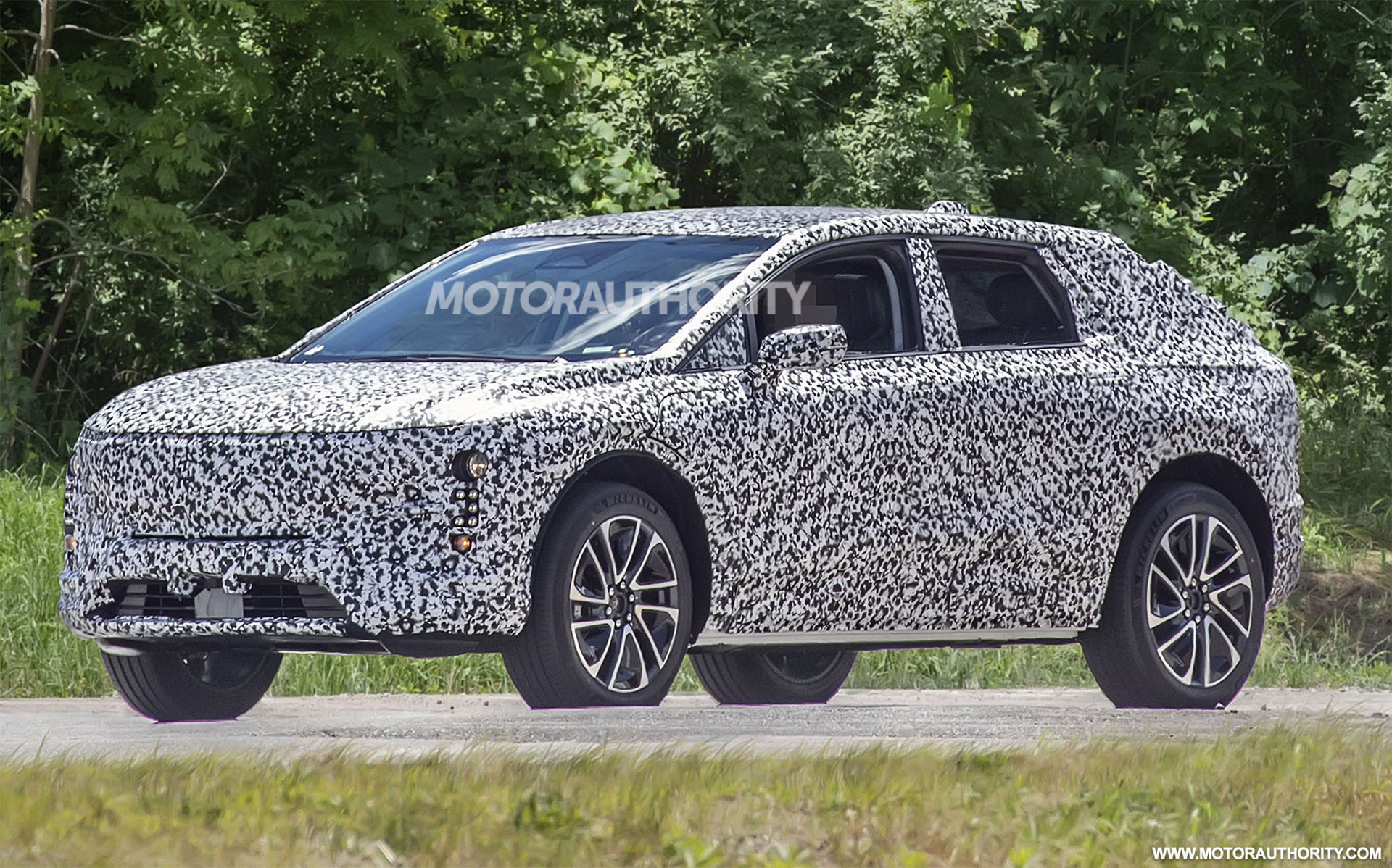 2024 Cadillac electric compact crossover spy shots: Lyriq’s smaller sibling spotted Auto Recent