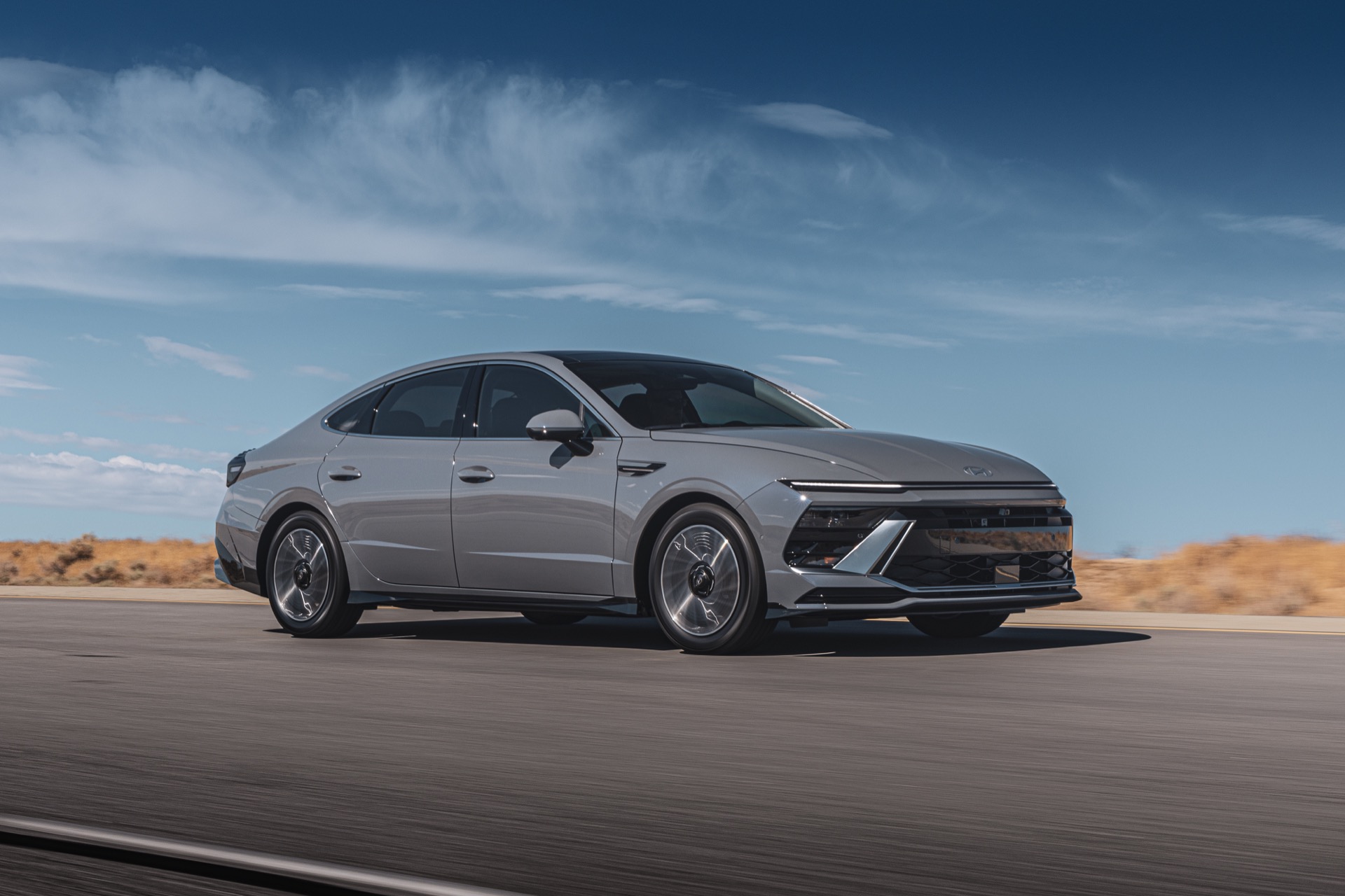 2024 Hyundai Sonata SEL costs 475 less than the 2023 sedan