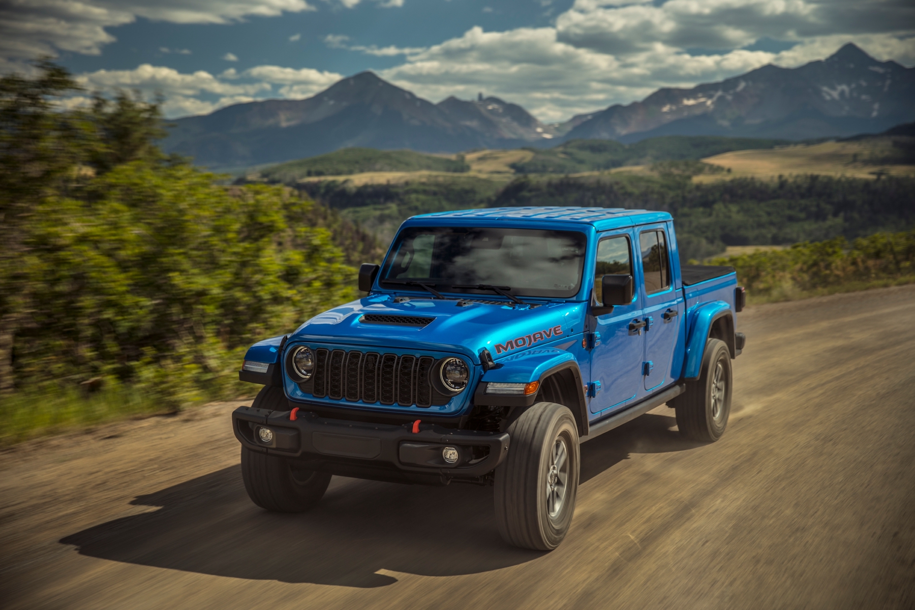 Jeep cuts 2025 Gladiator prices by up to $8,300, kills manual Auto Recent