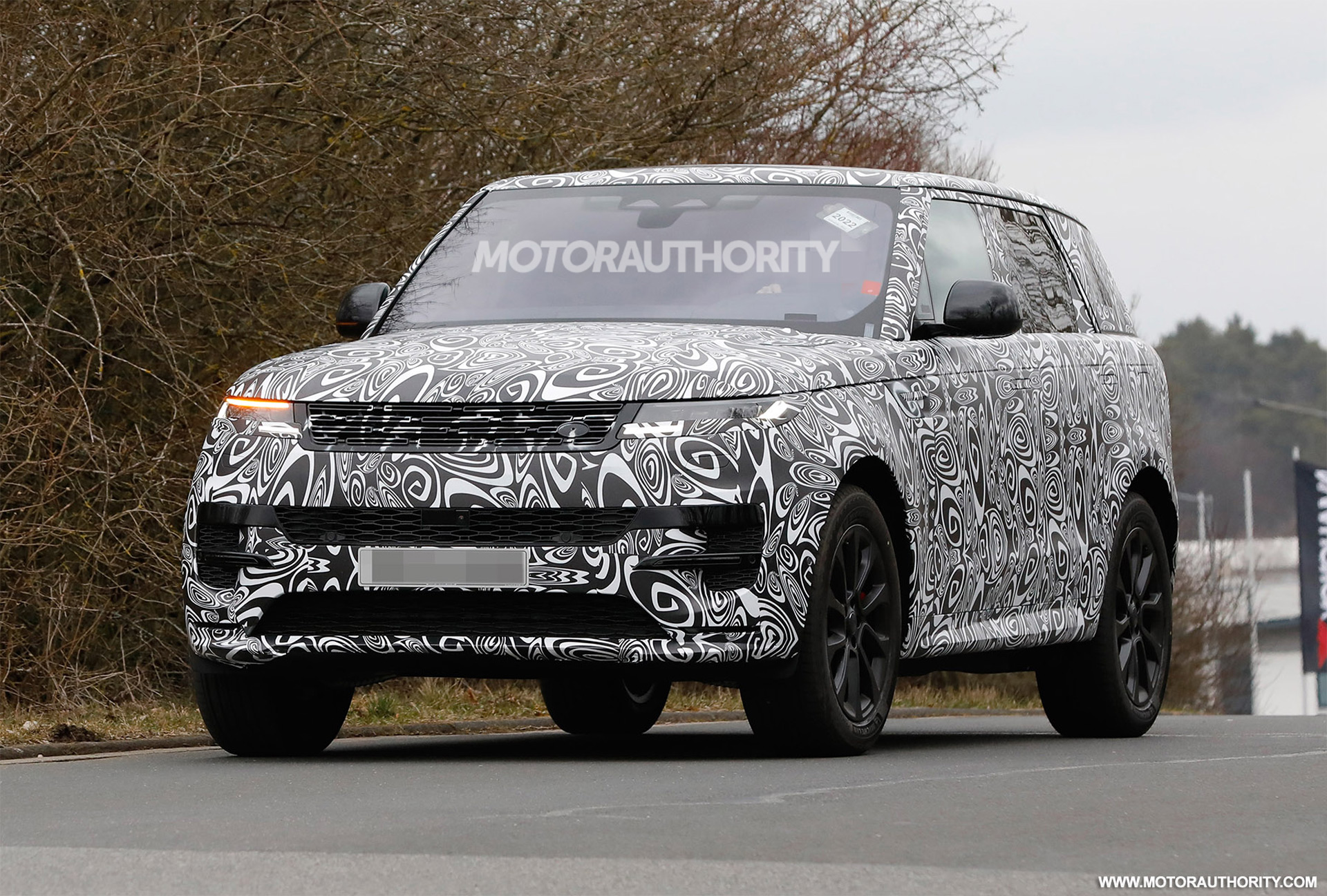 zijn Manifesteren Architectuur 2023 Land Rover Range Rover Sport spy shots and video: Redesigned SUV sheds  camo