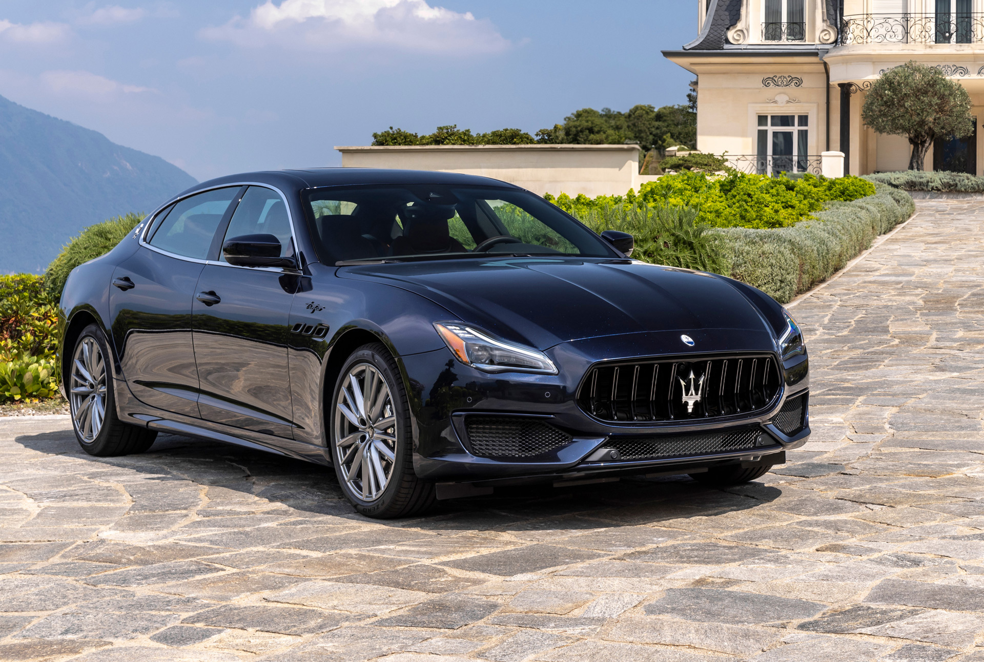 Maserati delivers the final Quattroporte