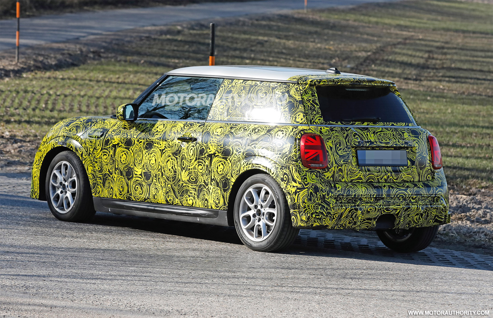 2024 Mini Hardtop spy shots Final ICEpowered generation spotted