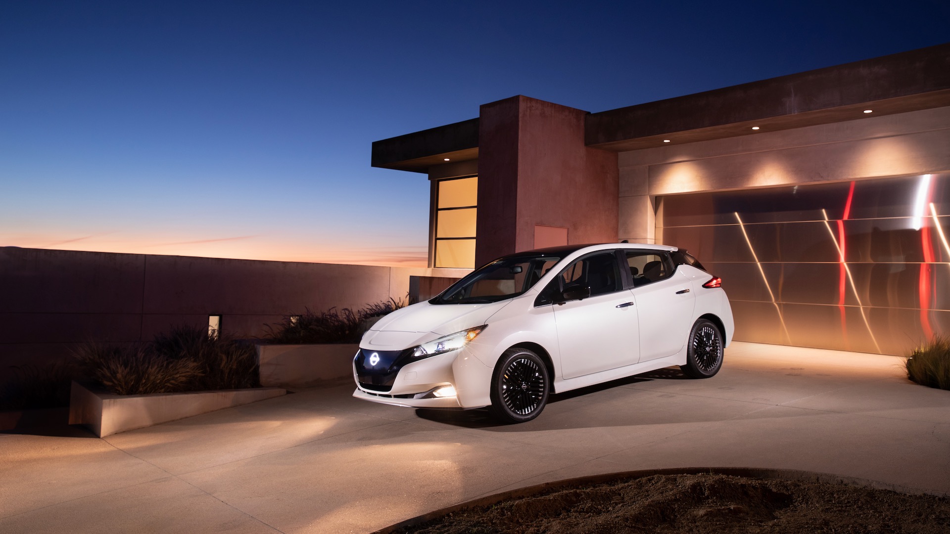 2024 Nissan Leaf Review: Prices, Specs, and Photos