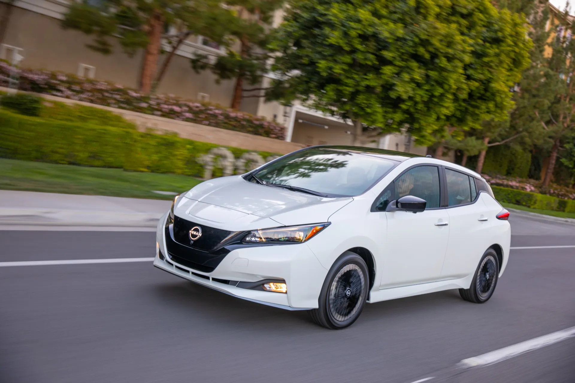 2024 Nissan Leaf will get 3,750 EV tax credit score again
