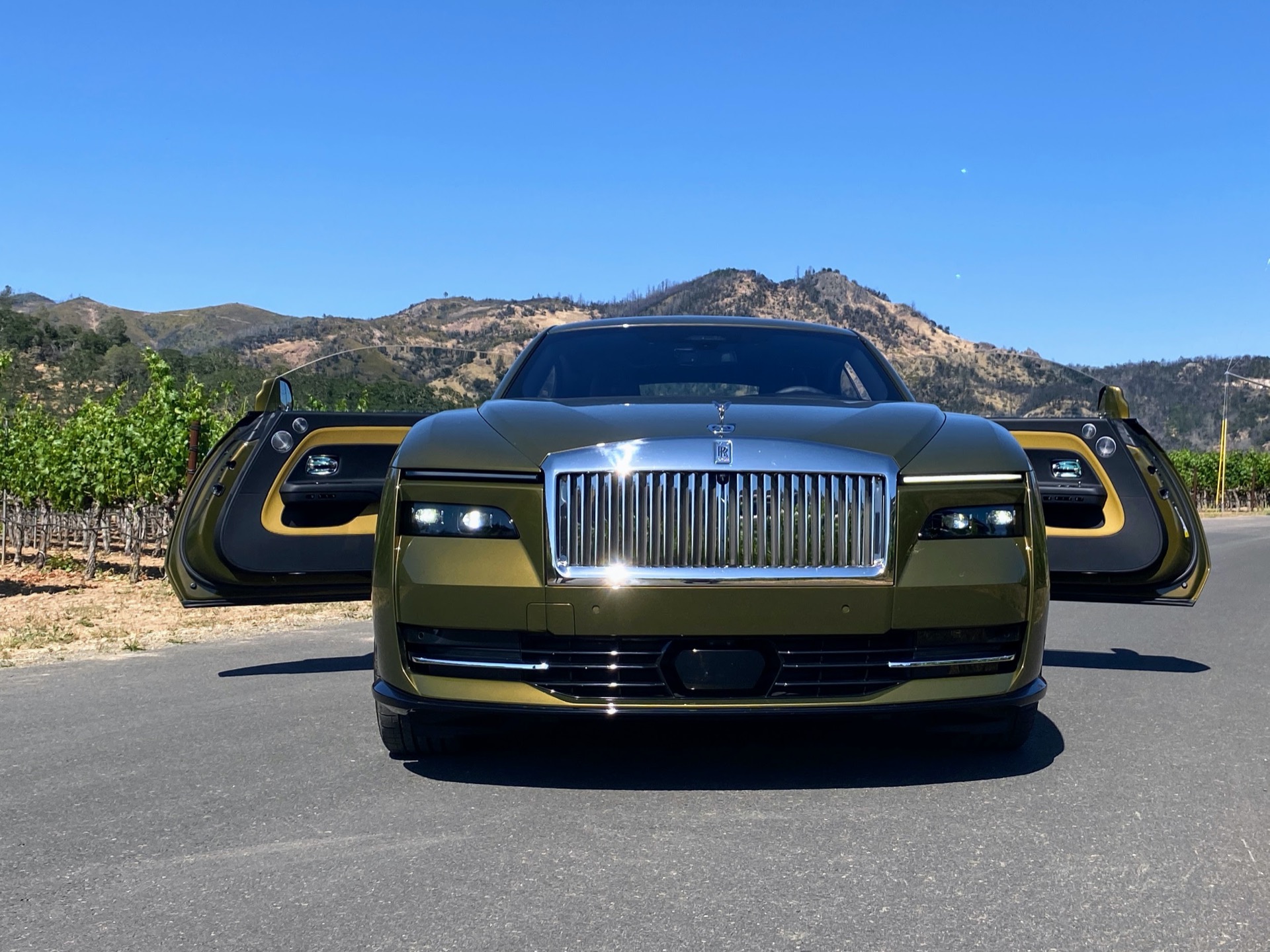 Rolls-Royce doubles down on EVs, planning SUV and sedan Rolls-Royce doubles down on EVs, planning SUV and sedan