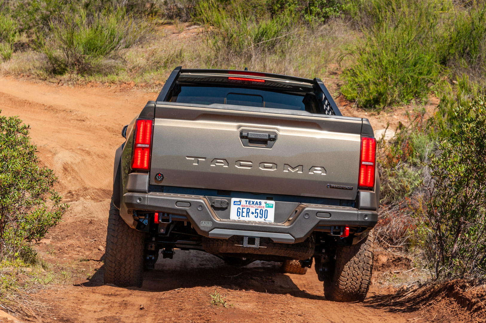 Toyota patents tonneau cover with integrated loading ramp system