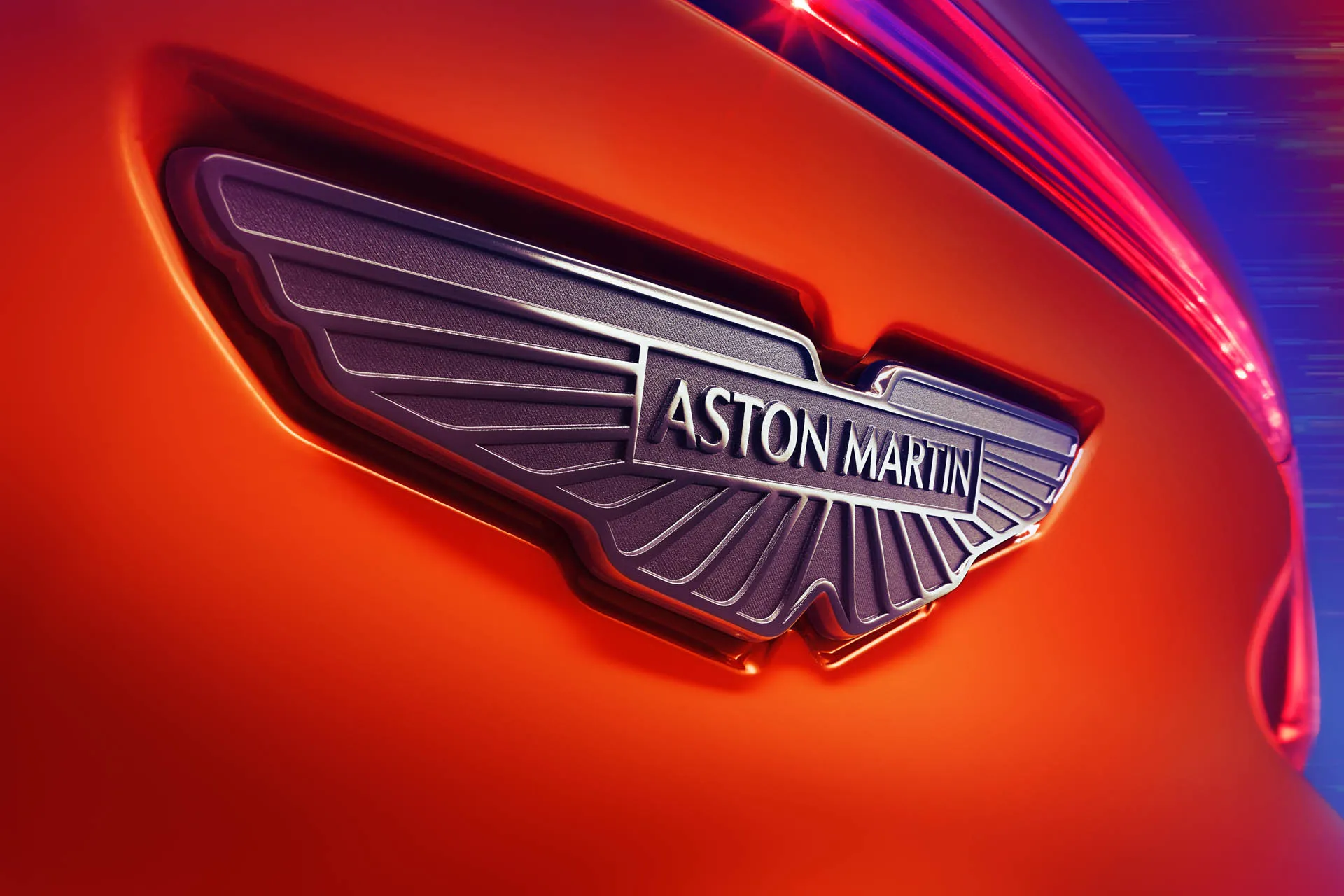 2025 Aston Martin DBX