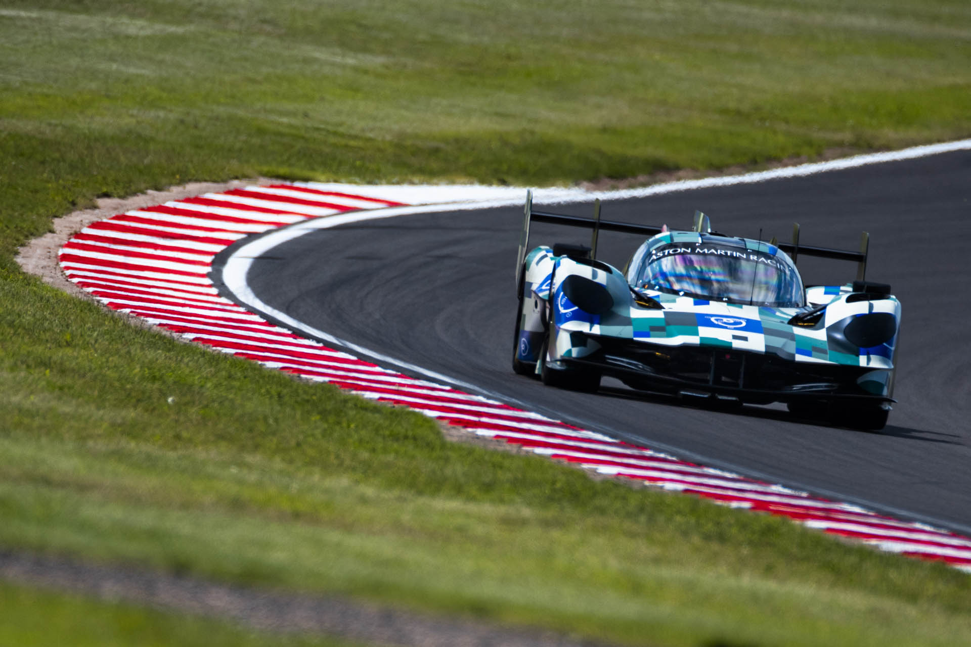 2025 Aston Martin Valkyrie AMR-LMH race car starts testing Auto Recent