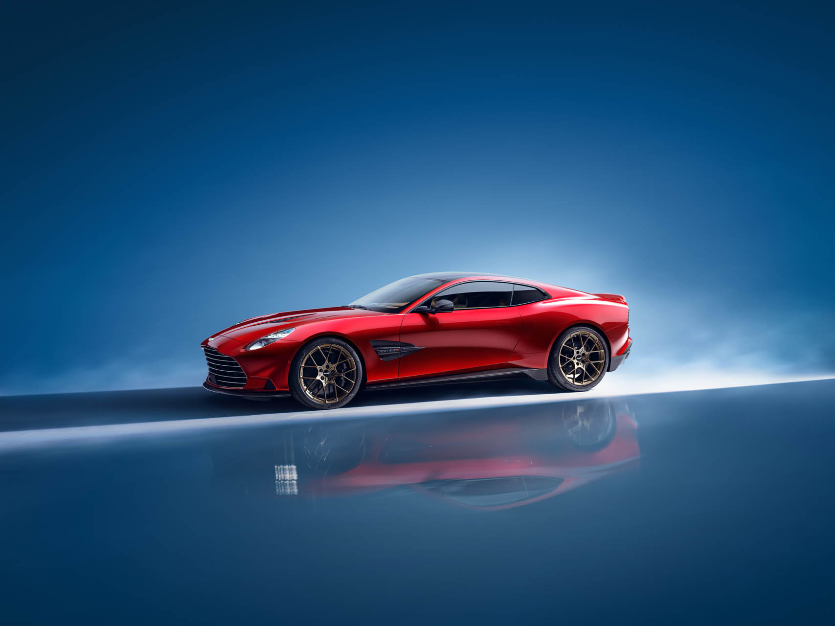 2025 Aston Martin Vanquish debuts with looks, V12 power