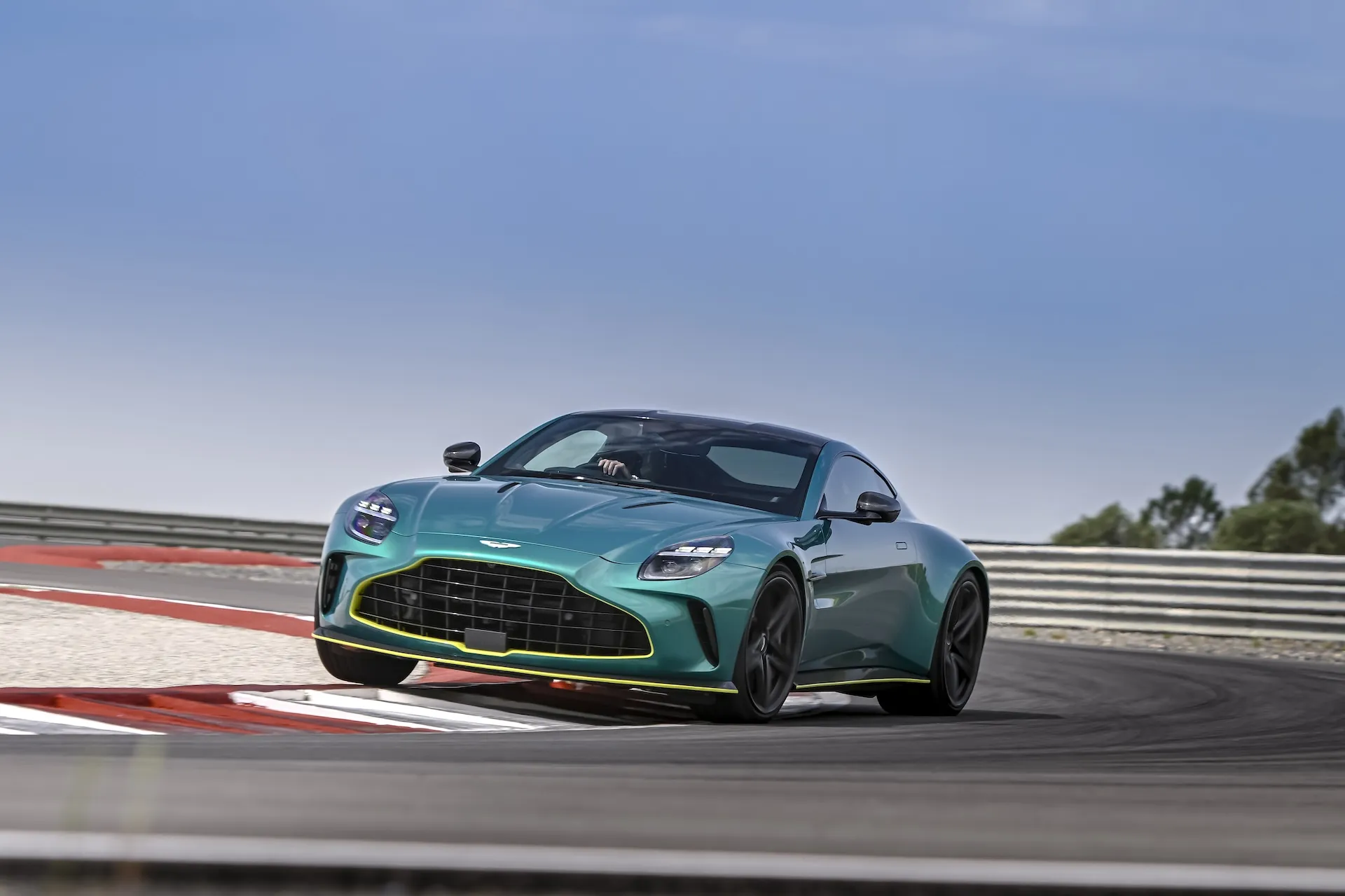 2025 Aston Martin Vantage gets serious about performance