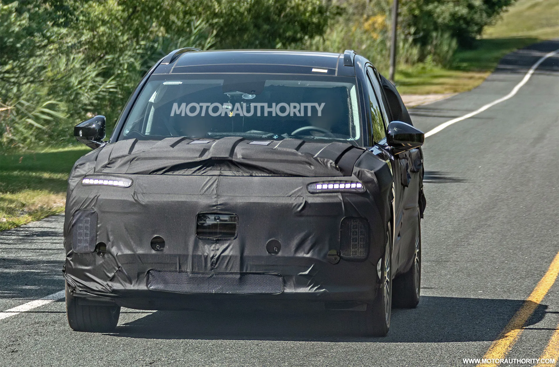 2025 Hyundai Ioniq 9 - Image 3