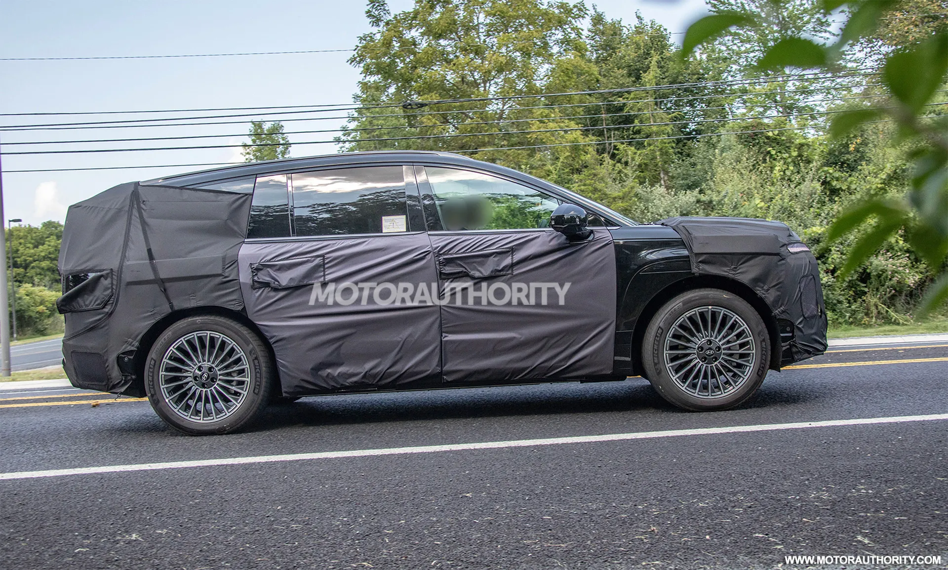 2025 Hyundai Ioniq 9 - Image 6